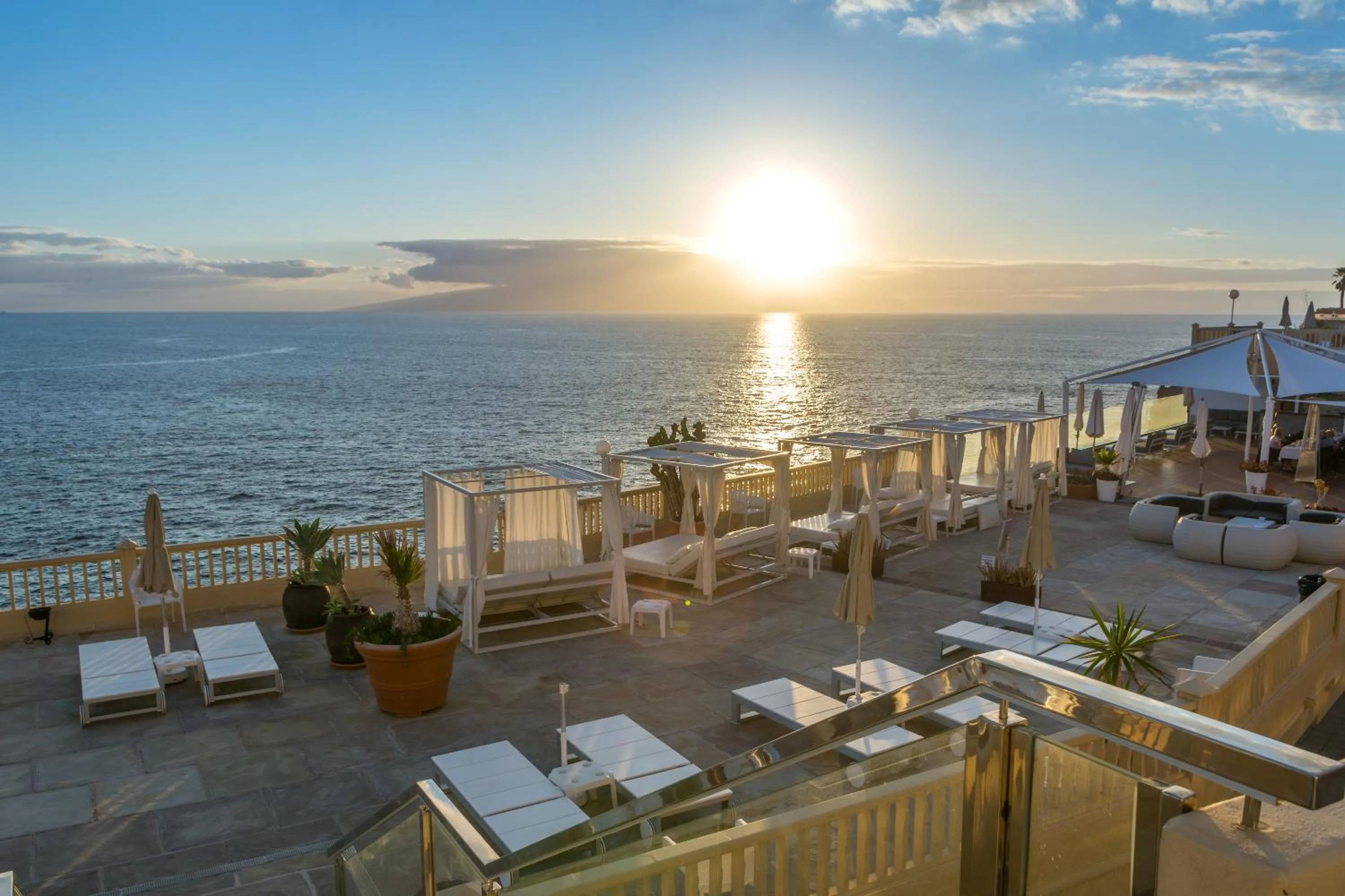 Restaurant/places to eat in Ona Pearly Grey