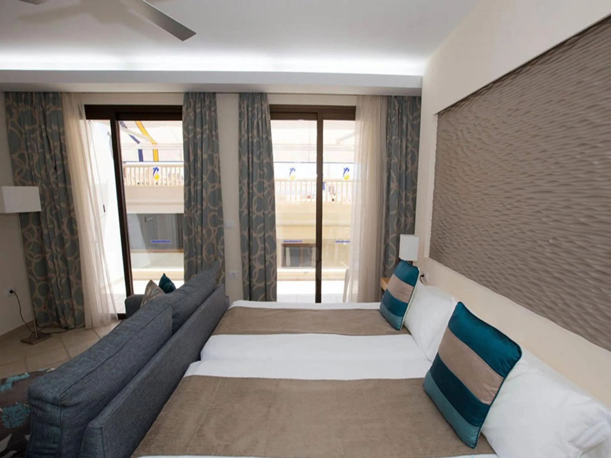 Bedroom, Bed in Ona Pearly Grey