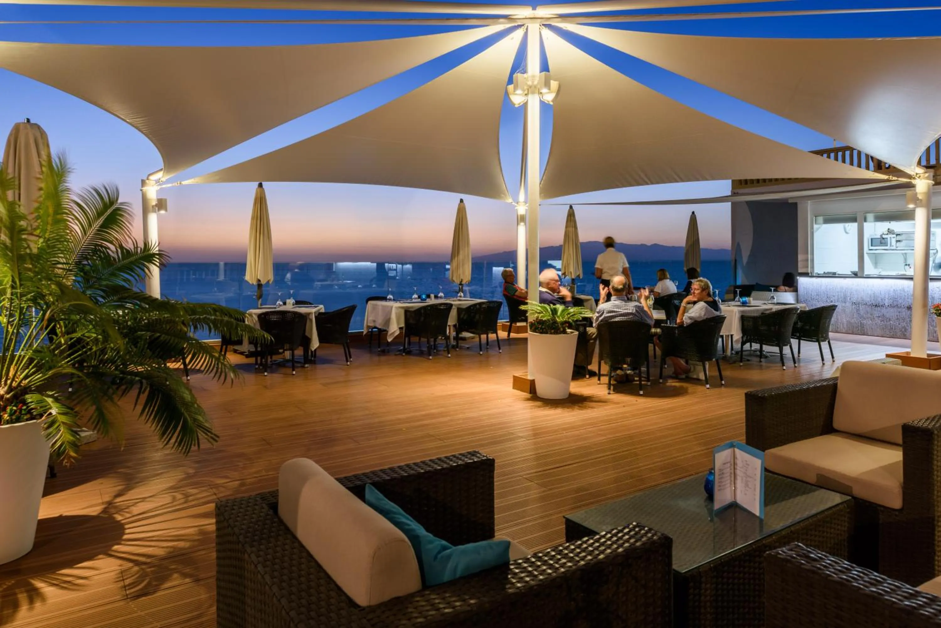 Balcony/Terrace in Ona Pearly Grey