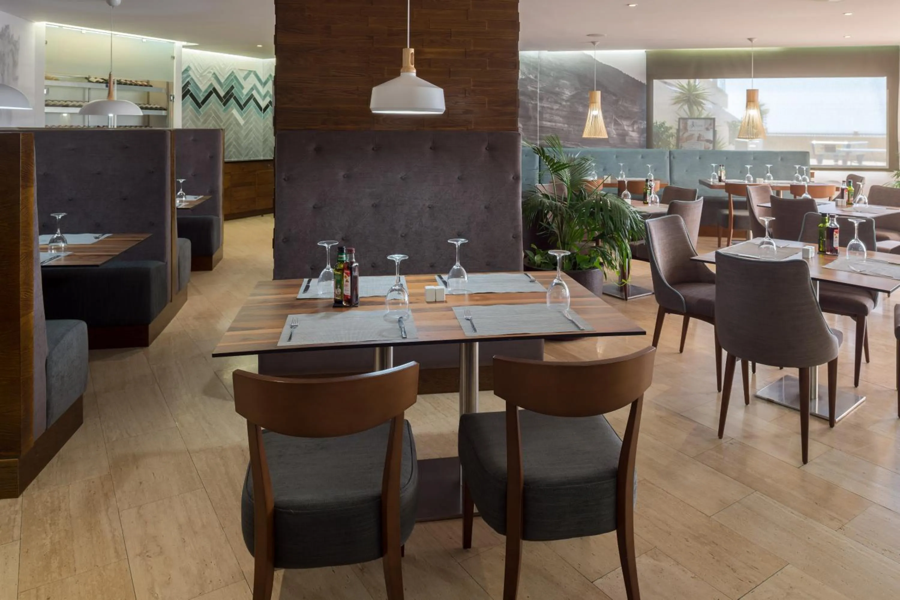 Restaurant/places to eat in Ona Pearly Grey