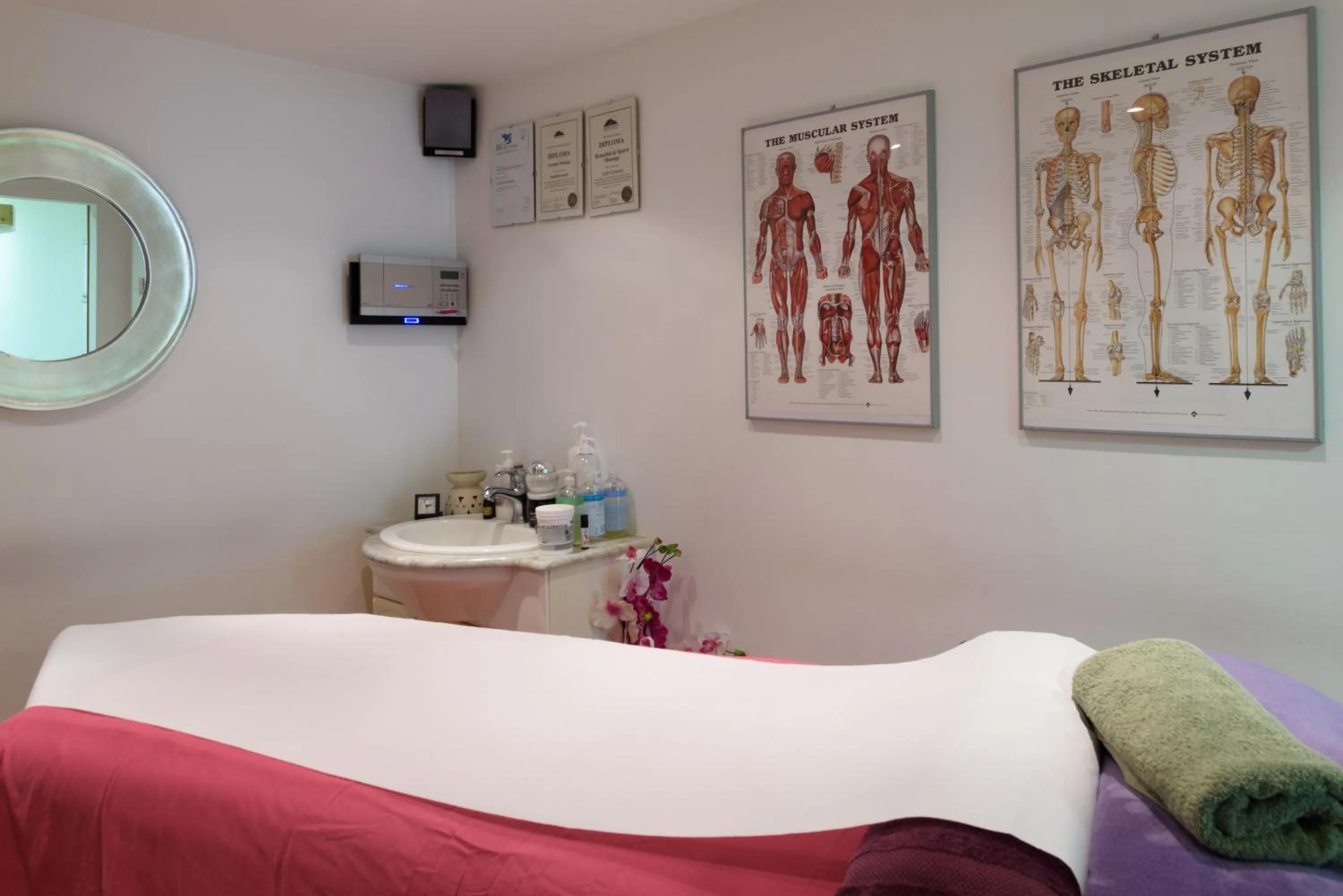 Massage, Bed in Ona Pearly Grey