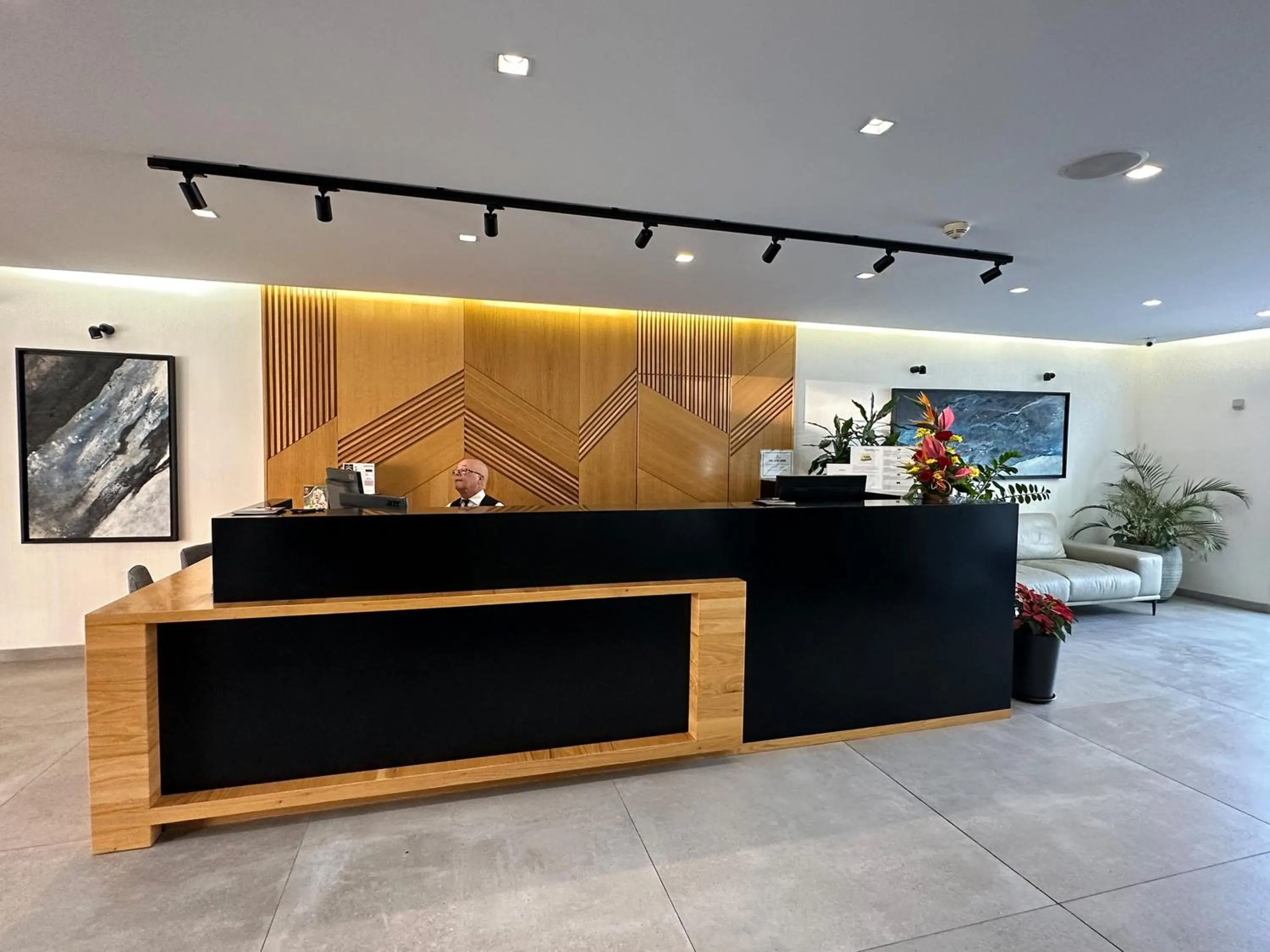 Property building in Ona Pearly Grey