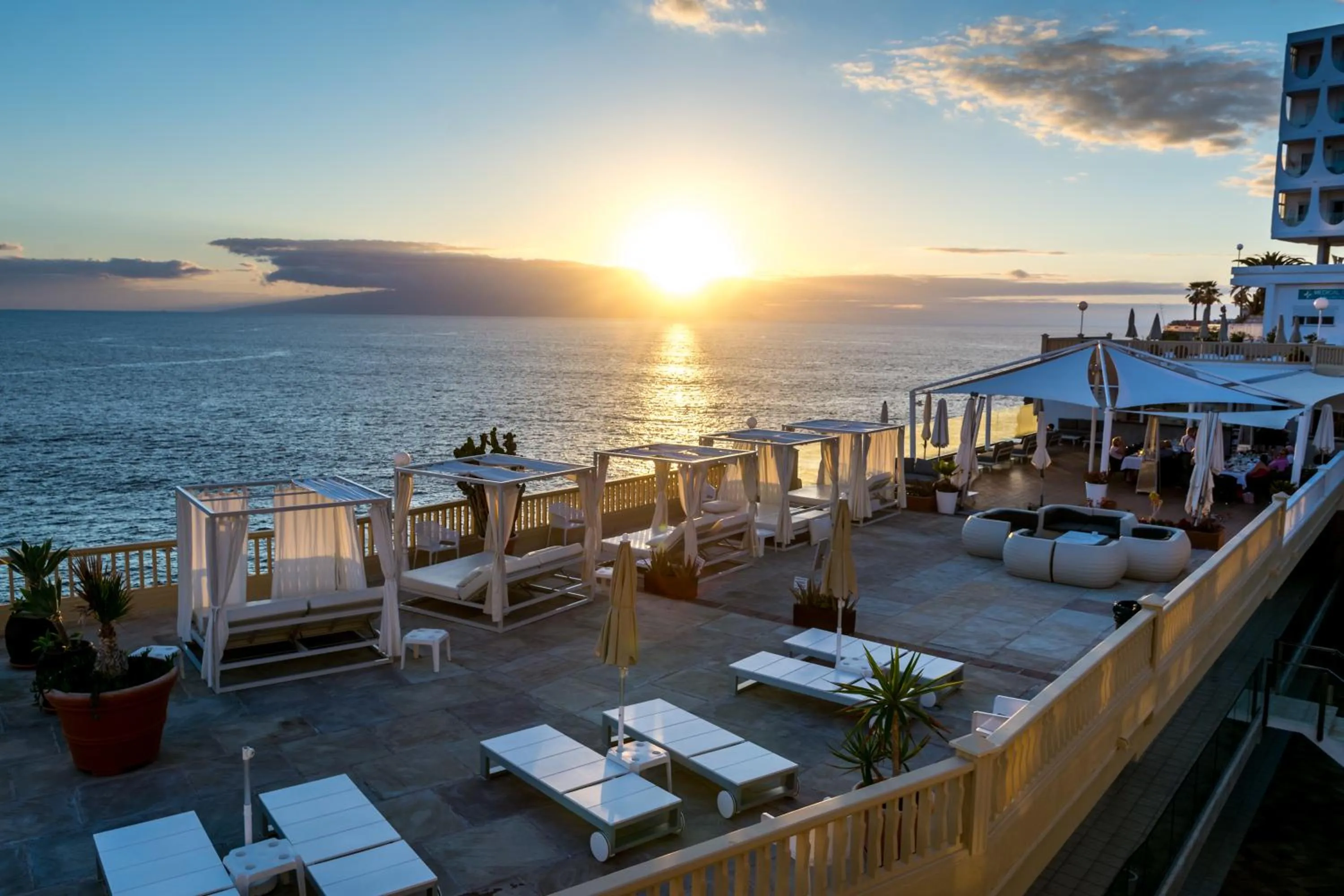 Restaurant/places to eat in Ona Pearly Grey