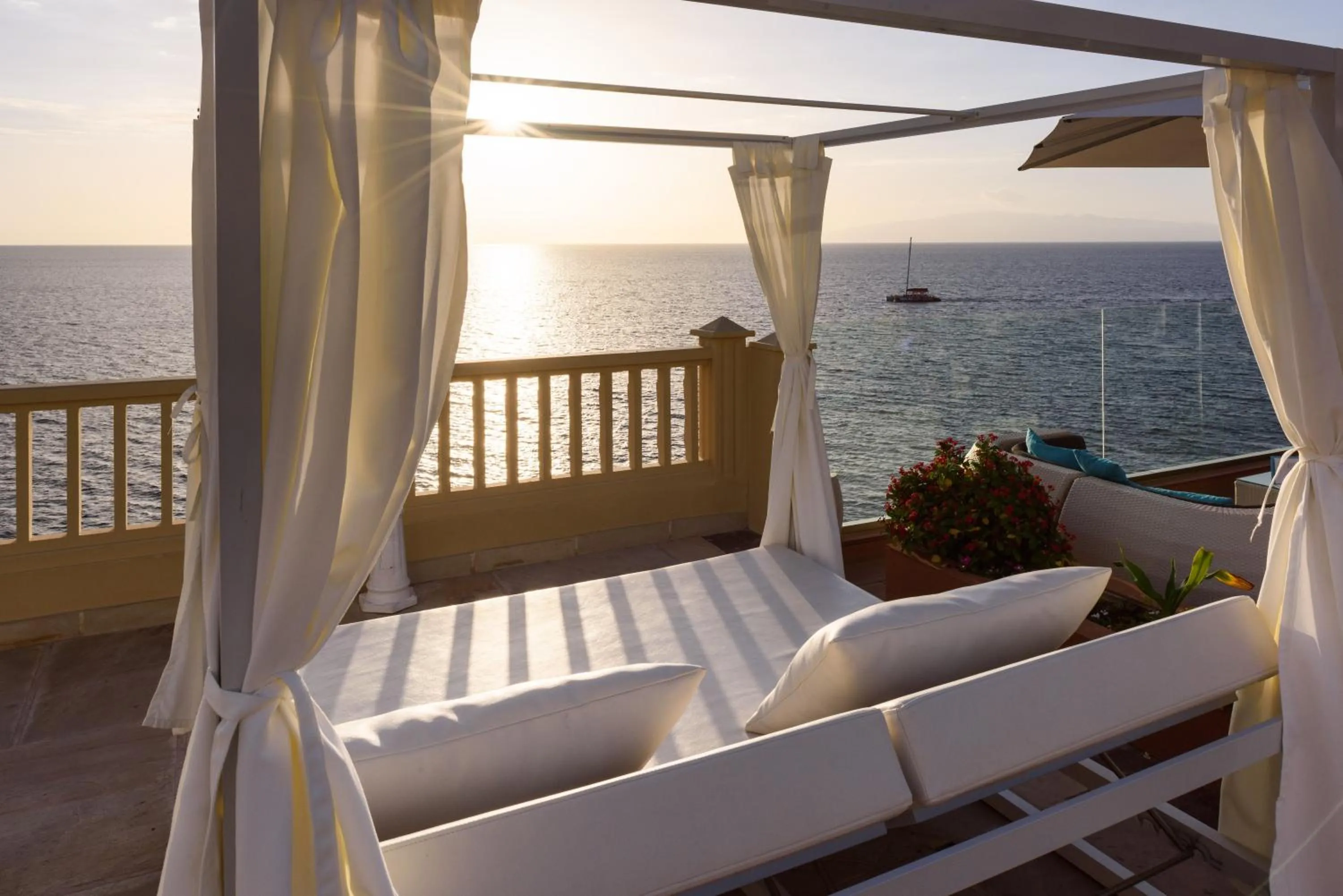 Balcony/Terrace in Ona Pearly Grey