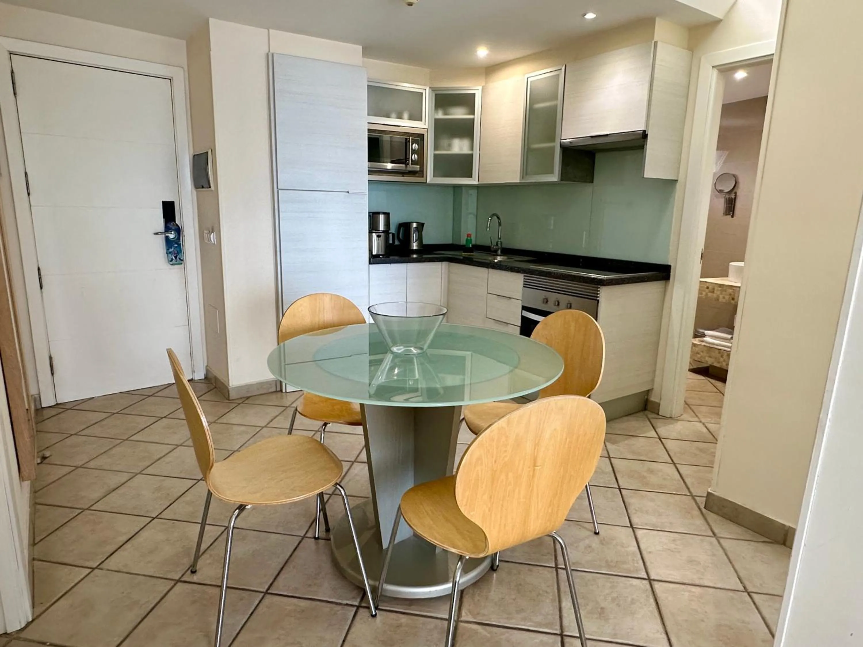 Dining area in Ona Pearly Grey