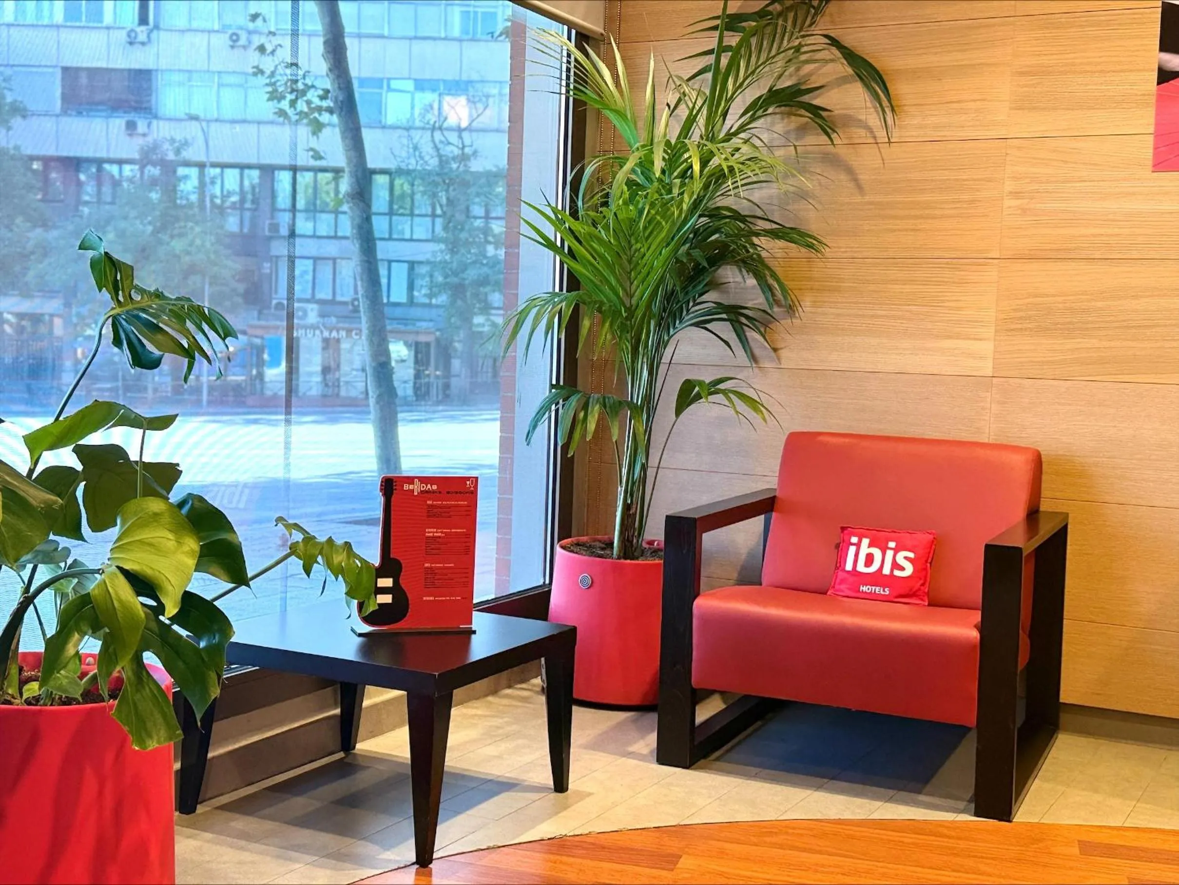 Lounge or bar in Ibis Madrid Centro las Ventas