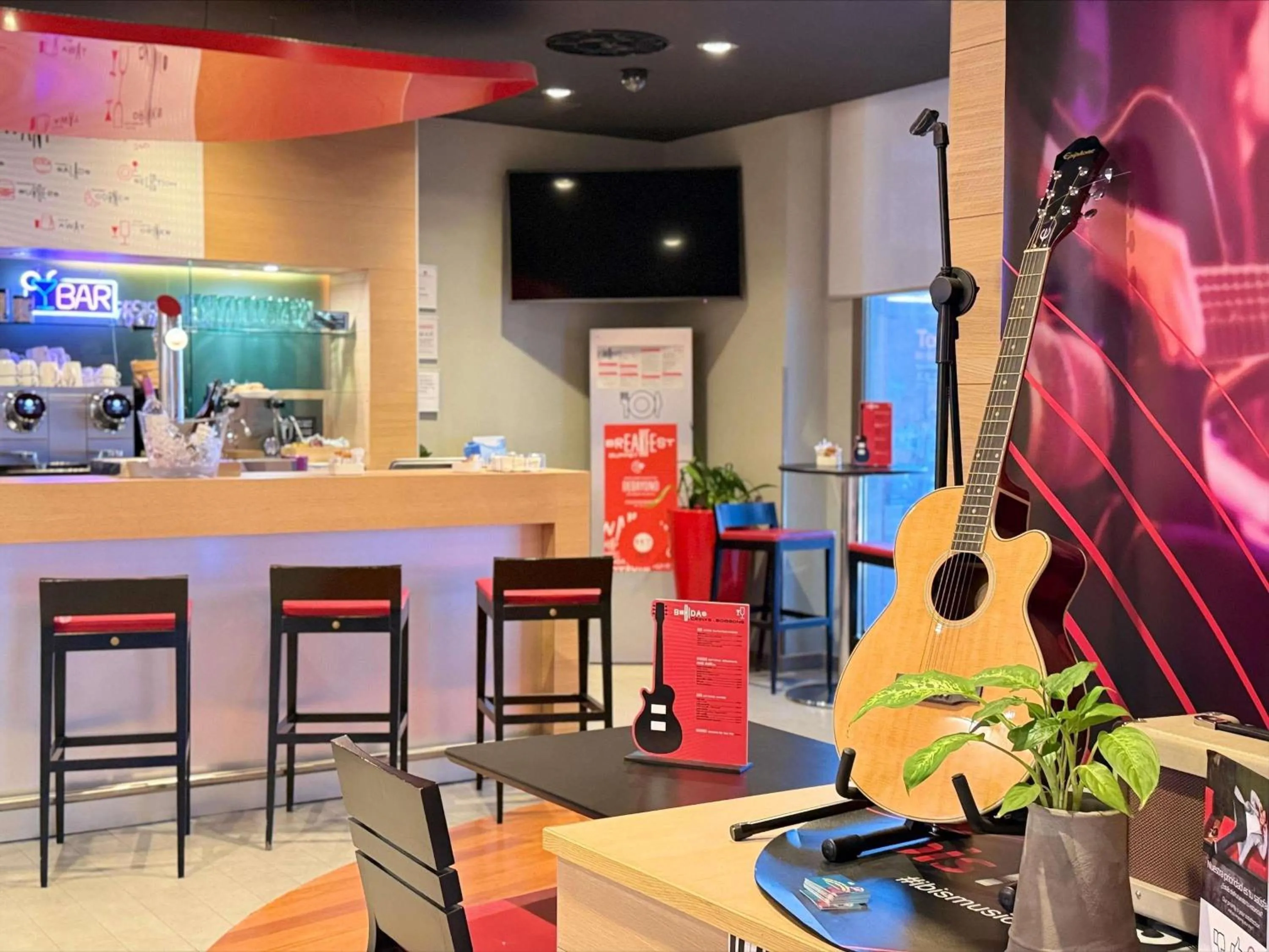 Lounge or bar in Ibis Madrid Centro las Ventas