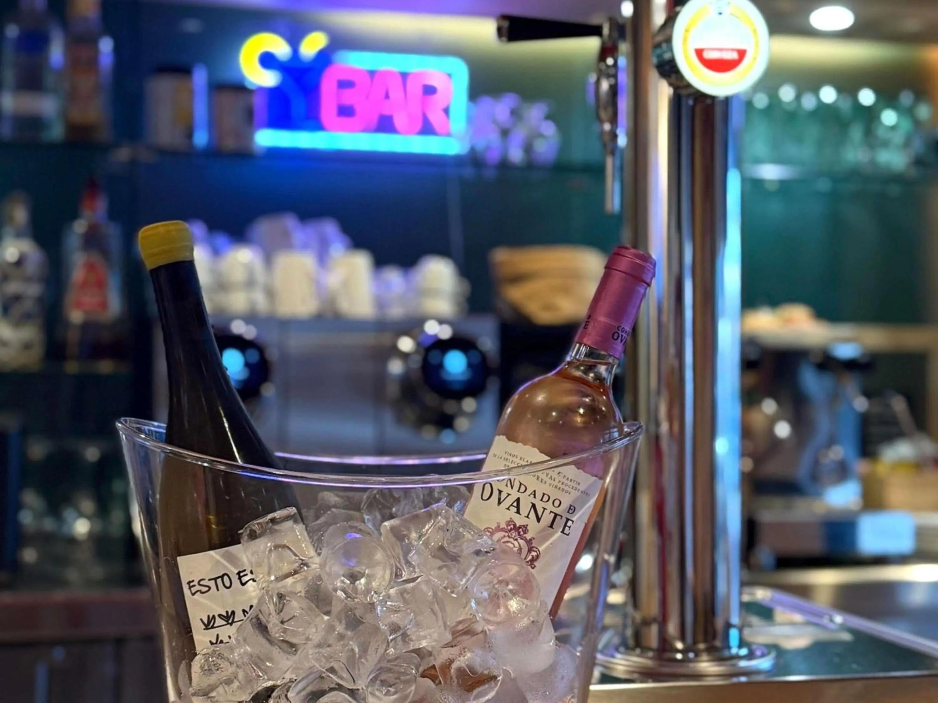 Lounge or bar in Ibis Madrid Centro las Ventas