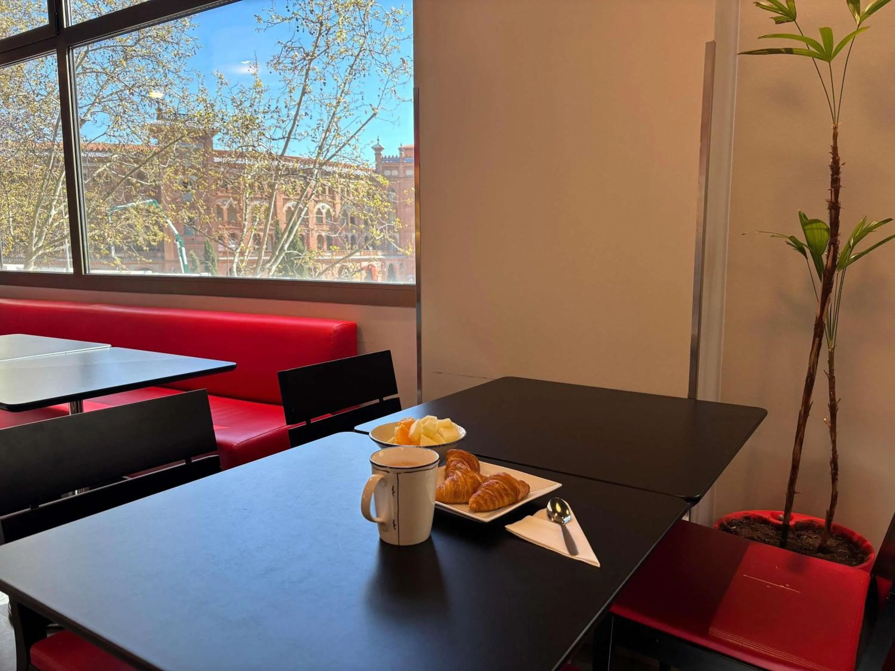 Property building in Ibis Madrid Centro las Ventas