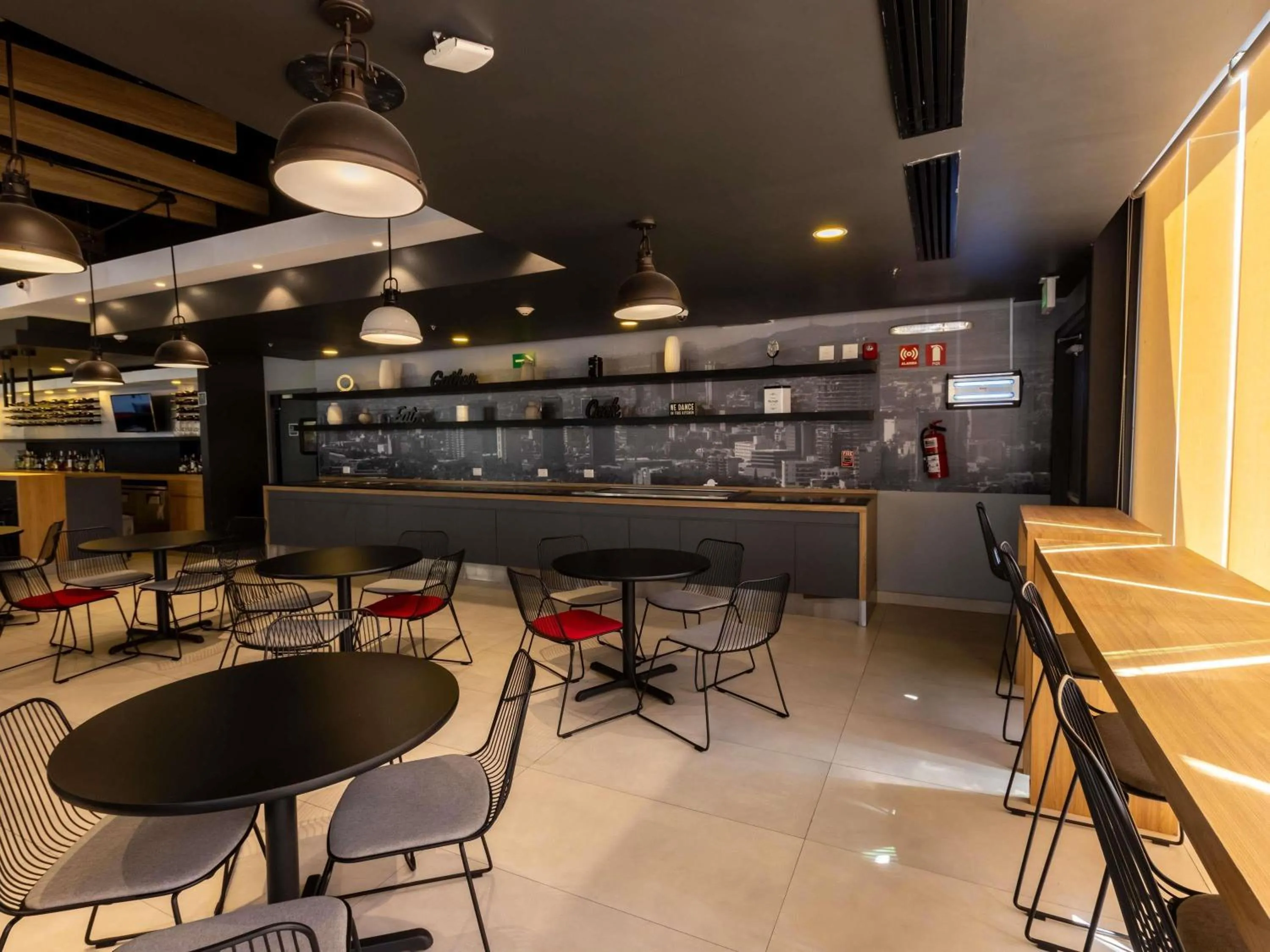 Restaurant/places to eat in ibis Tijuana