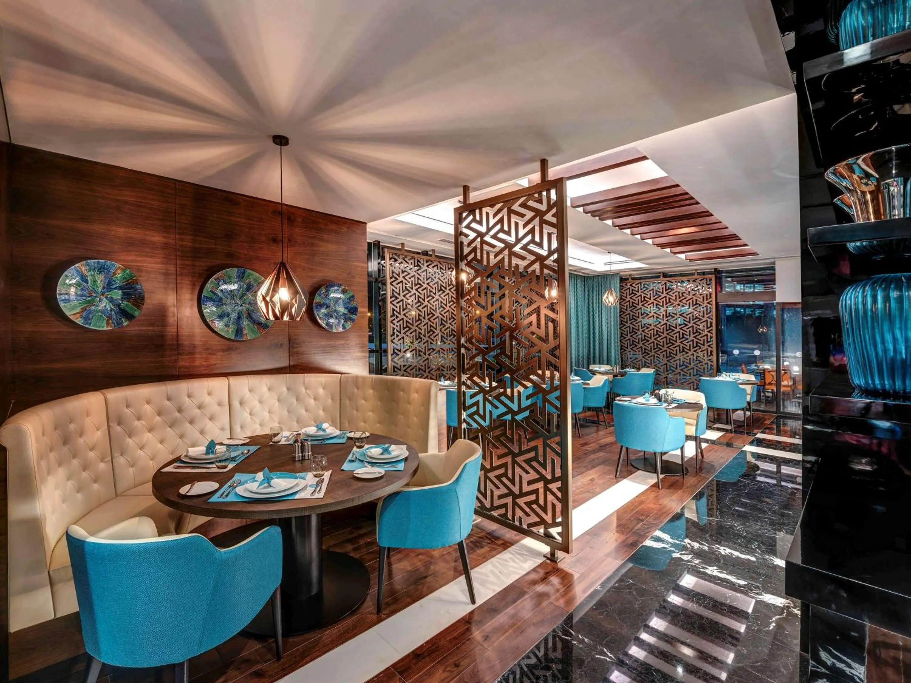 Restaurant/places to eat in Novotel Sharjah Expo Centre