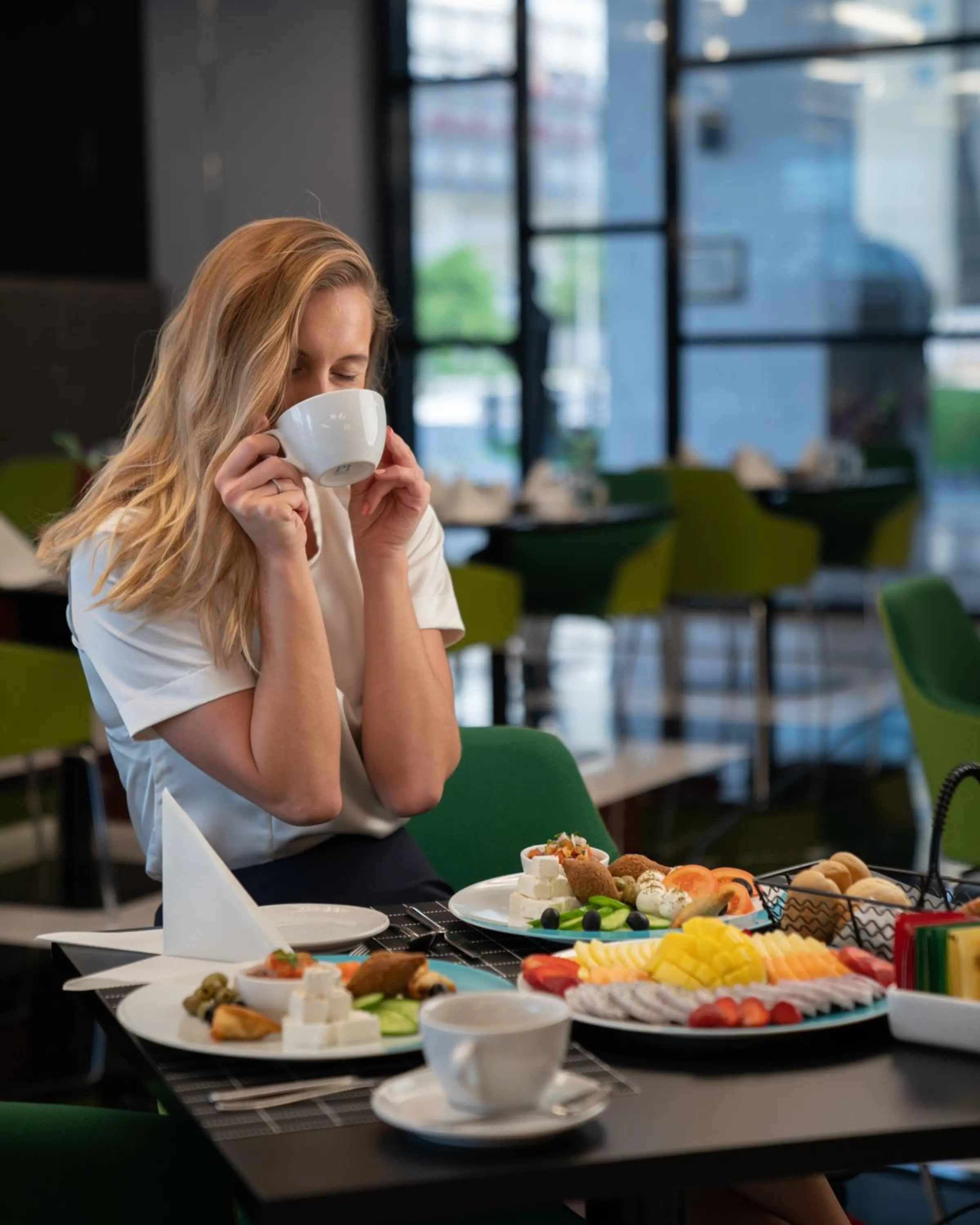 Restaurant/places to eat in Novotel Sharjah Expo Centre