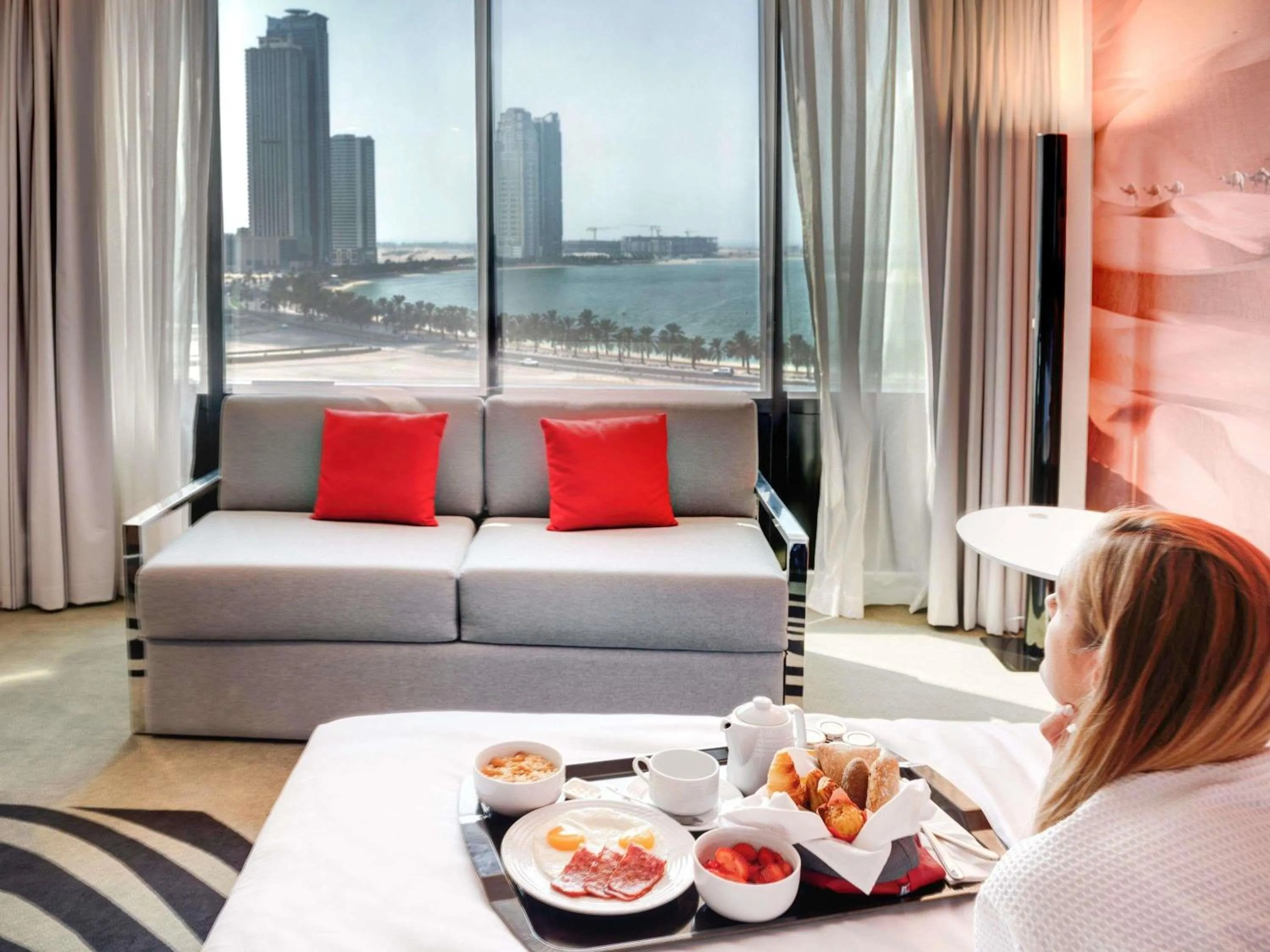 Property building, Bed in Novotel Sharjah Expo Centre