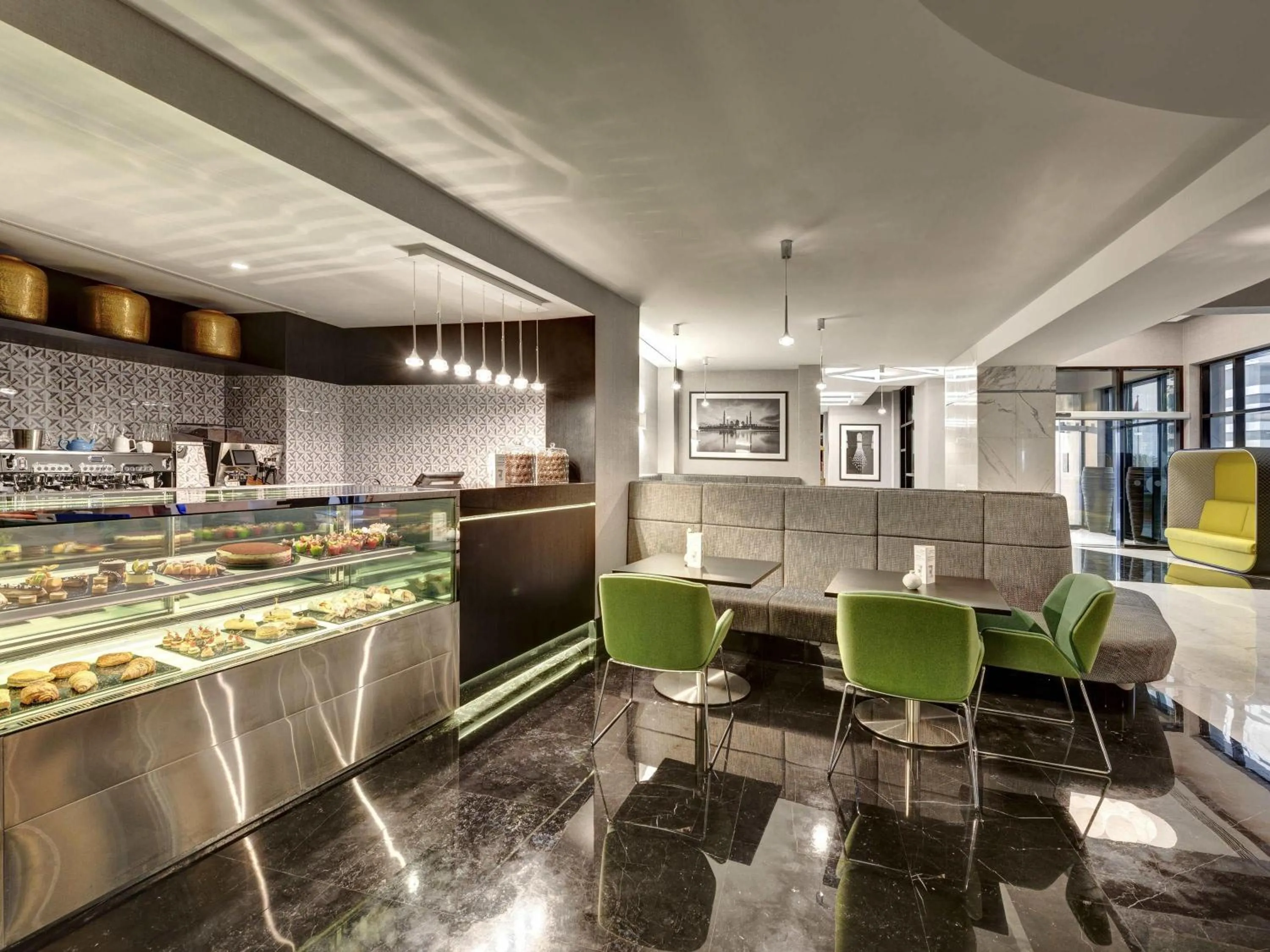 Restaurant/places to eat in Novotel Sharjah Expo Centre