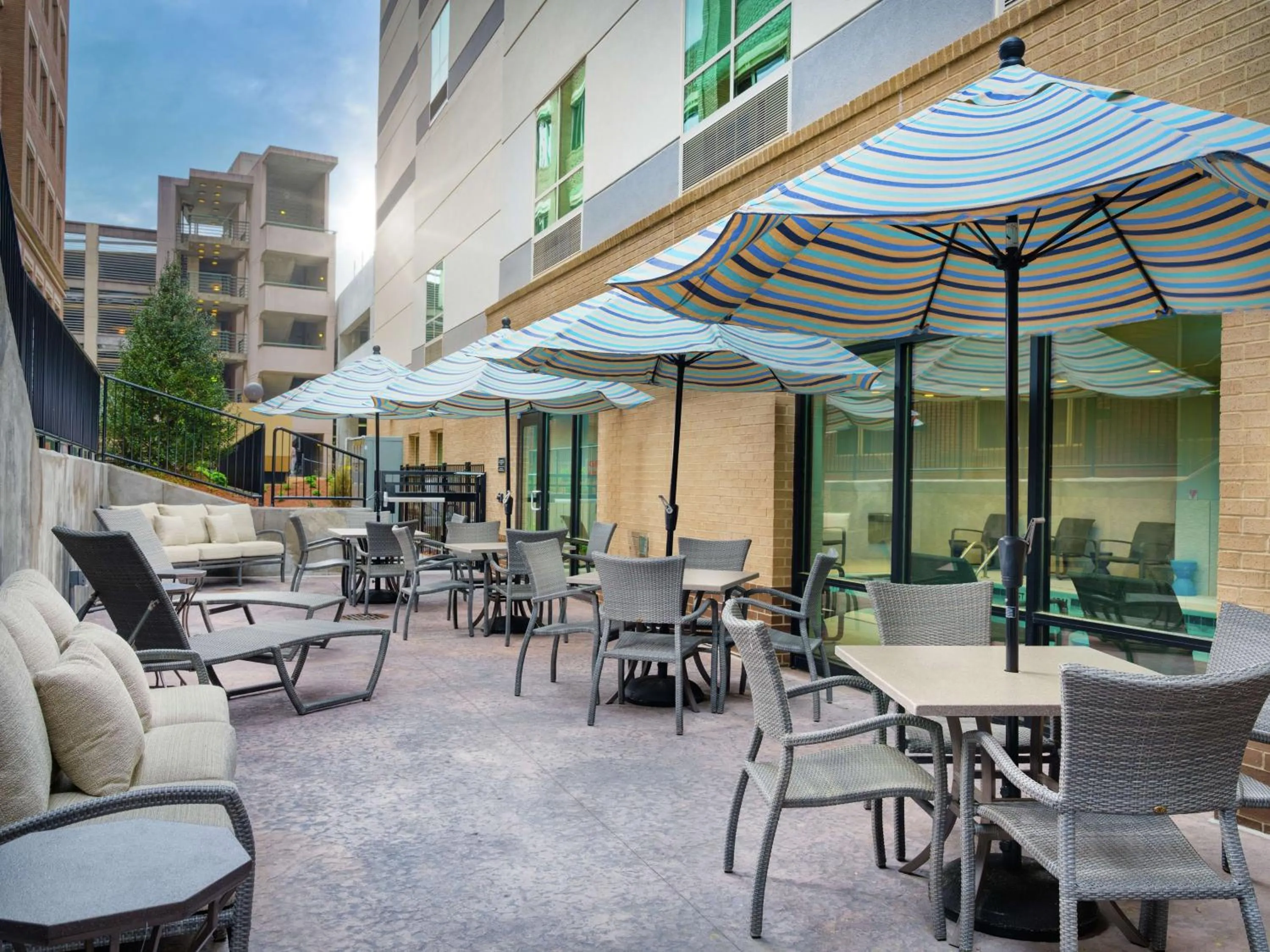 Patio in Hampton Inn & Suites Atlanta Decatur/Emory