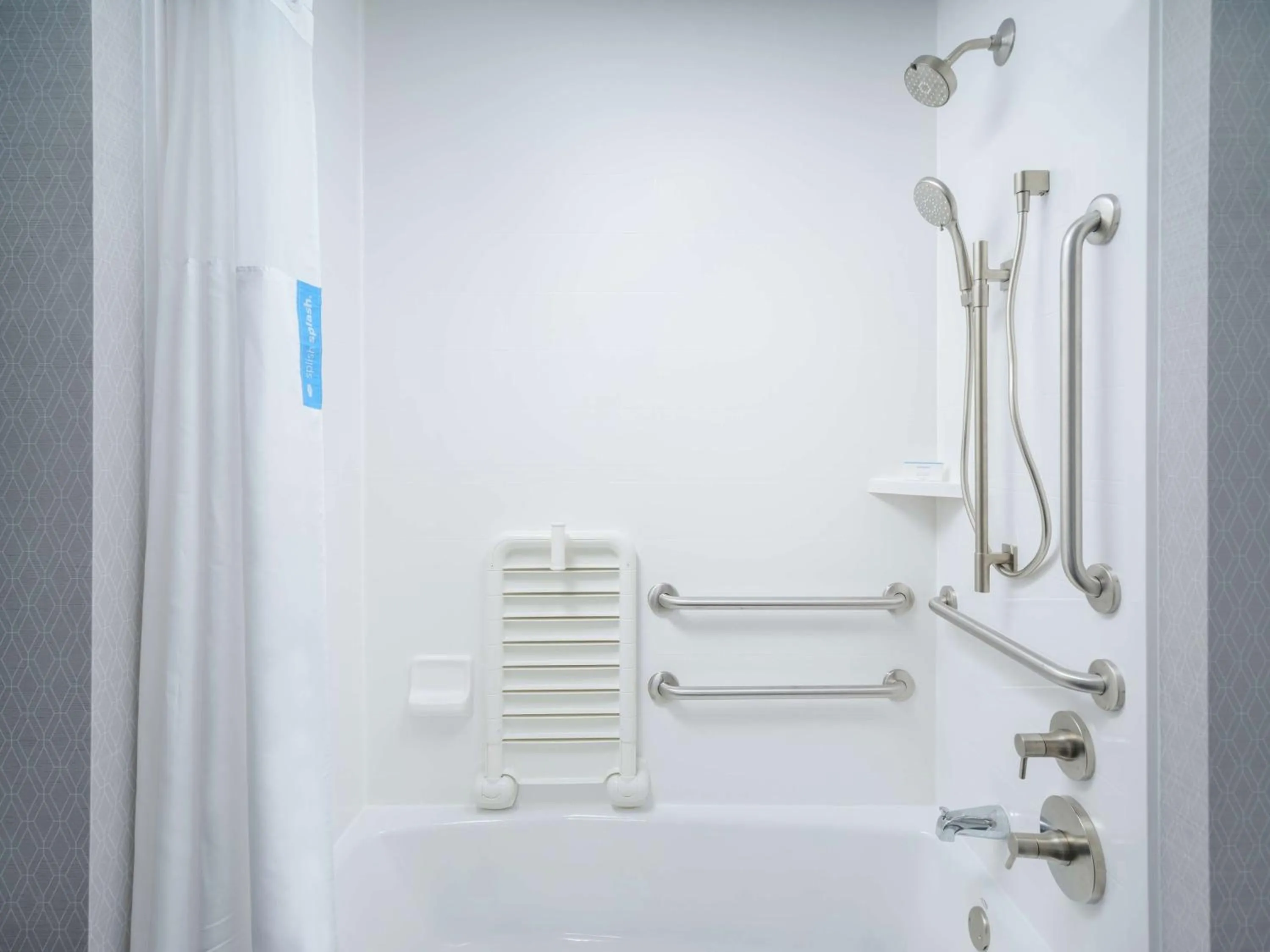 Bathroom in Hampton Inn & Suites Atlanta Decatur/Emory