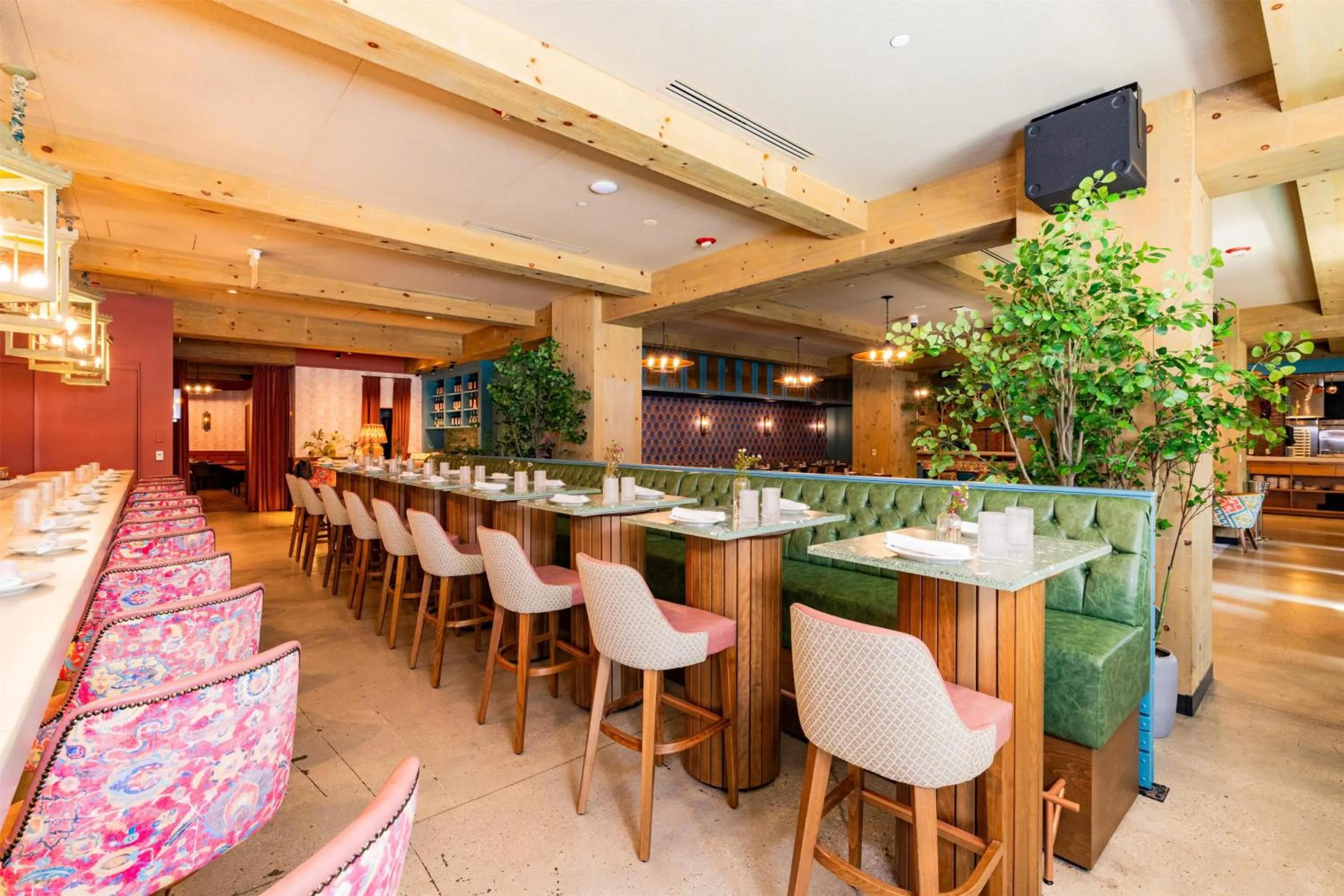 Restaurant/places to eat in Home2 Suites By Hilton Chicago River North