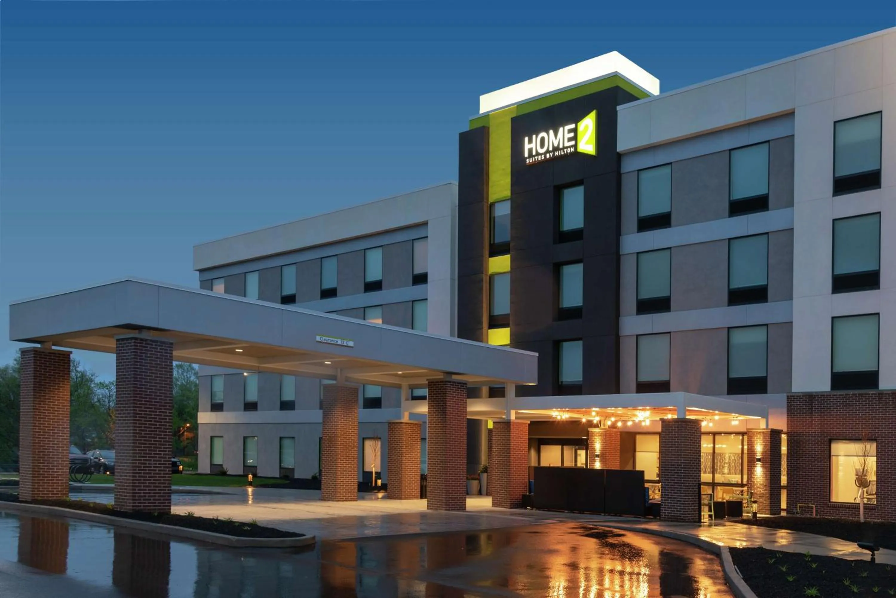 Property building in Home2 Suites By Hilton Indianapolis Airport