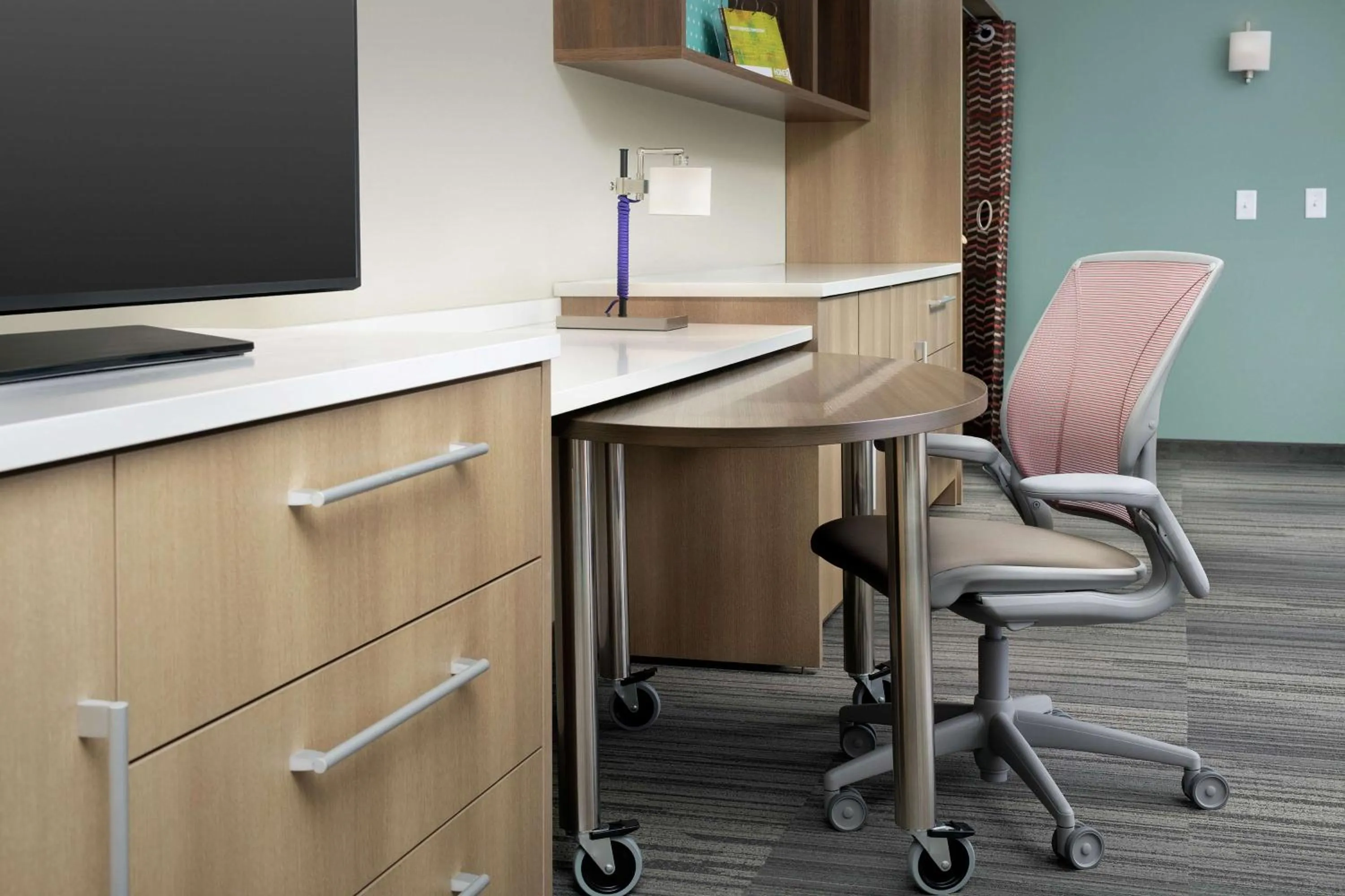 Bedroom in Home2 Suites by Hilton Lakeland South Polk Parkway