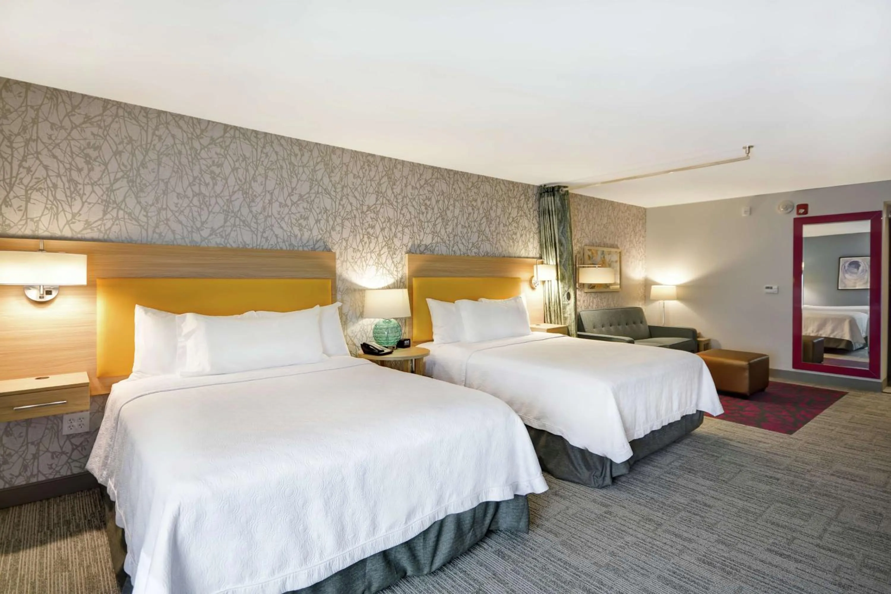 Living room, Bed in Home2 Suites By Hilton Warner Robins