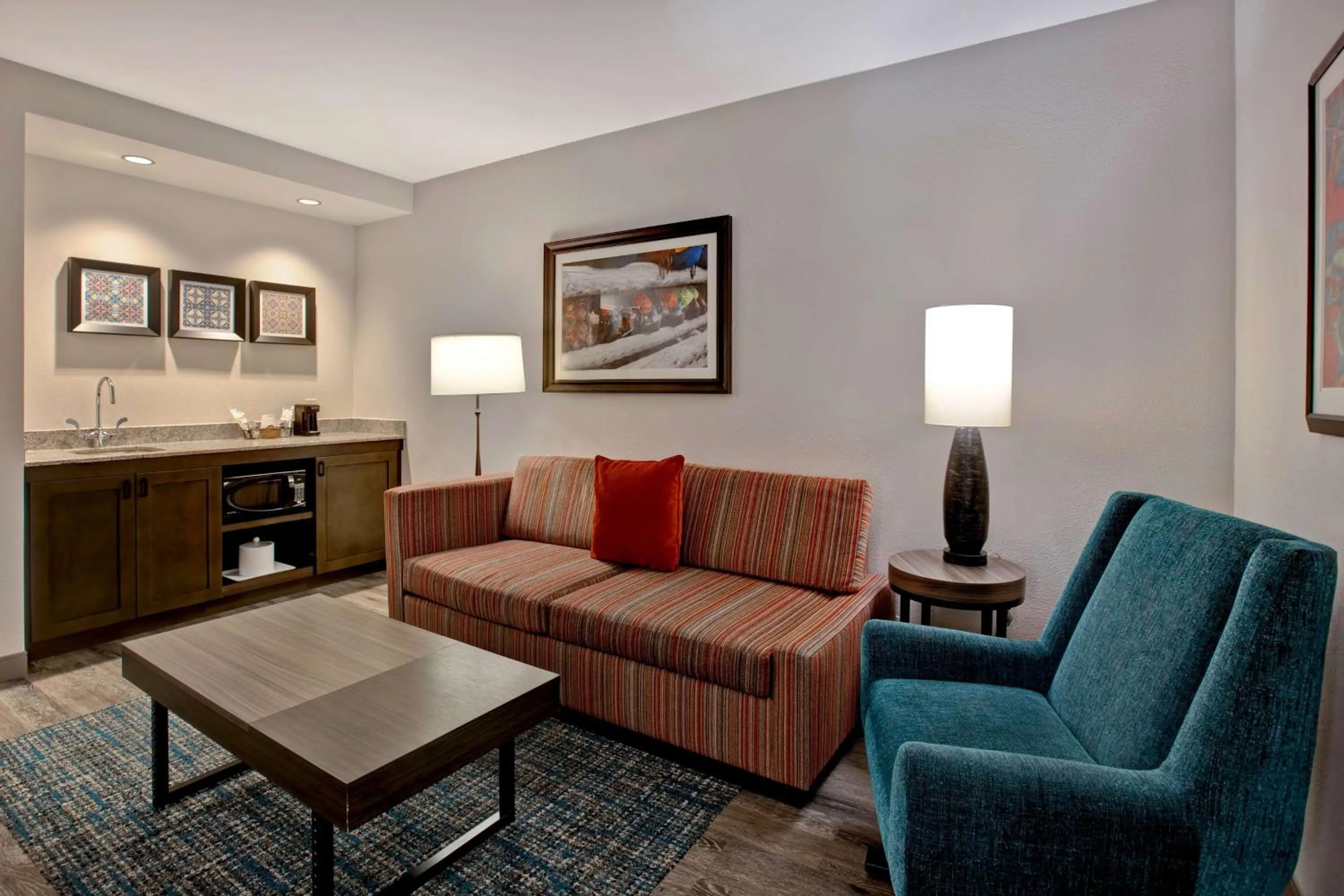 Living room in Hampton Inn & Suites on the San Antonio Riverwalk