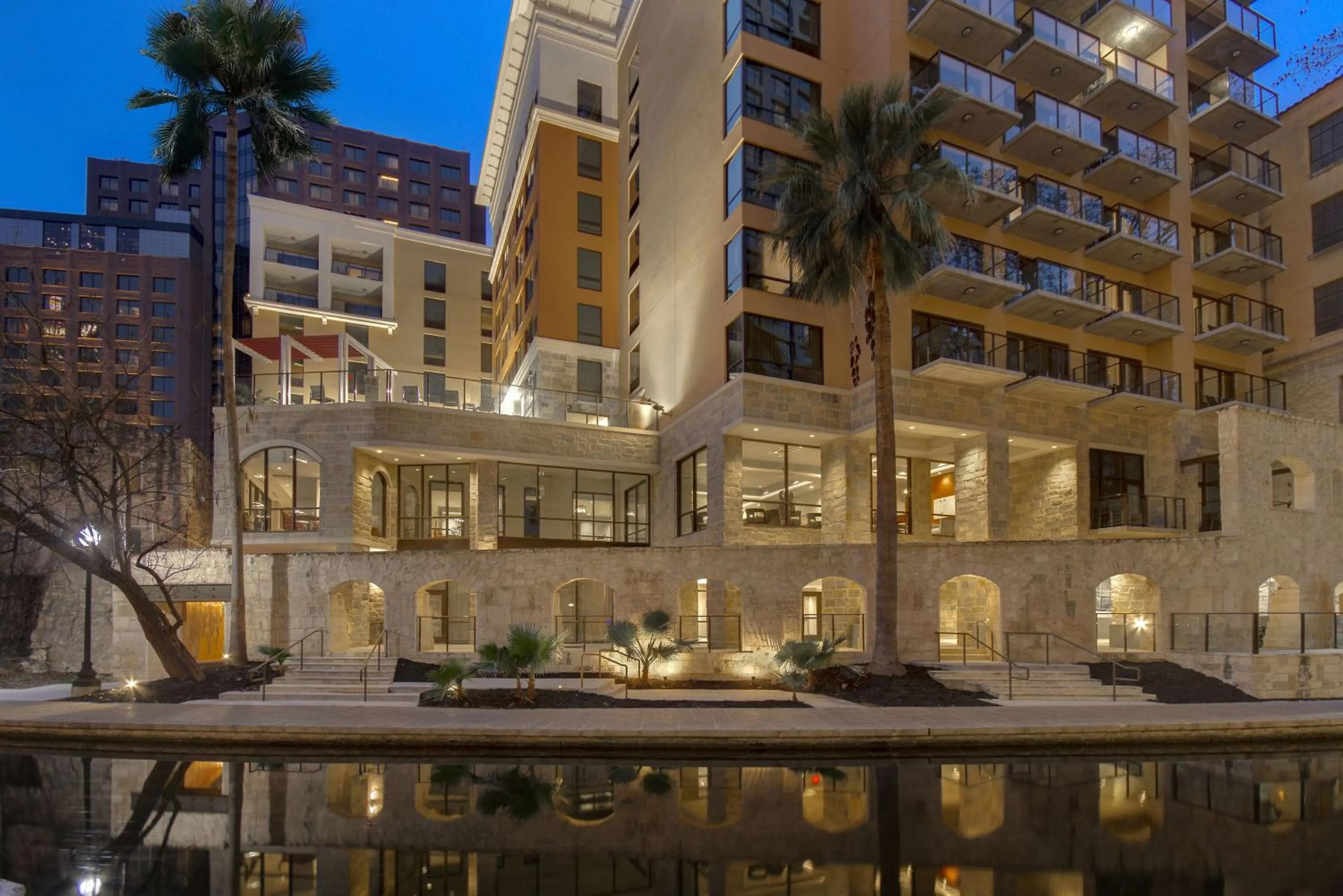 Property building in Hampton Inn & Suites on the San Antonio Riverwalk