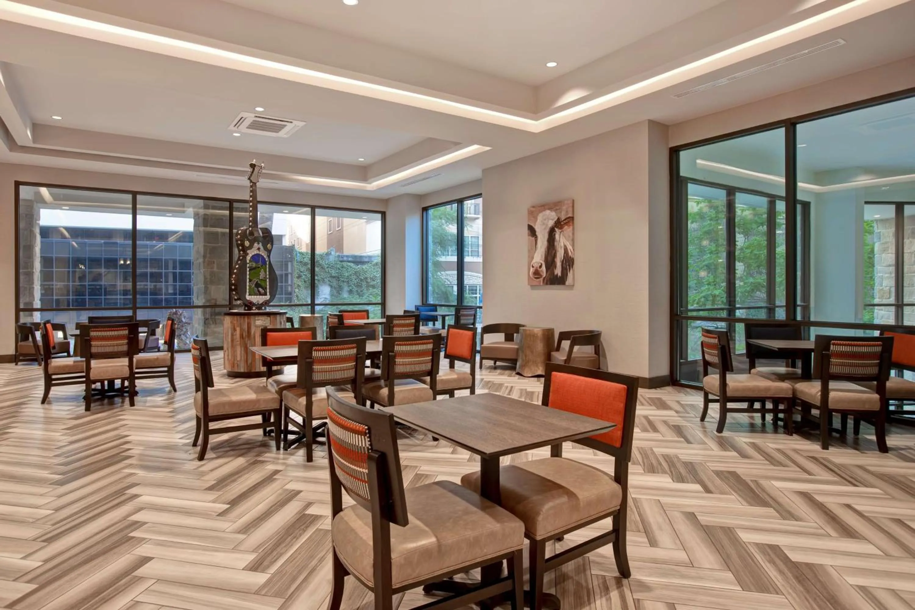 Dining area in Hampton Inn & Suites on the San Antonio Riverwalk