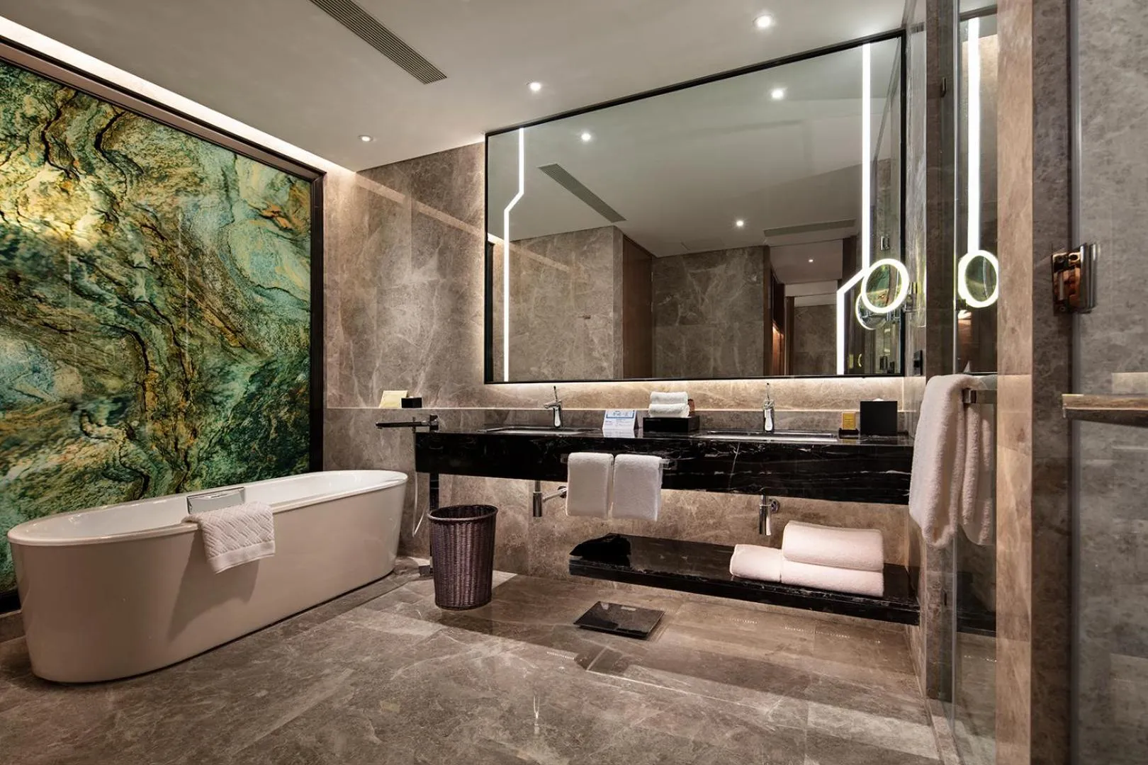 Bathroom in Hilton Taizhou