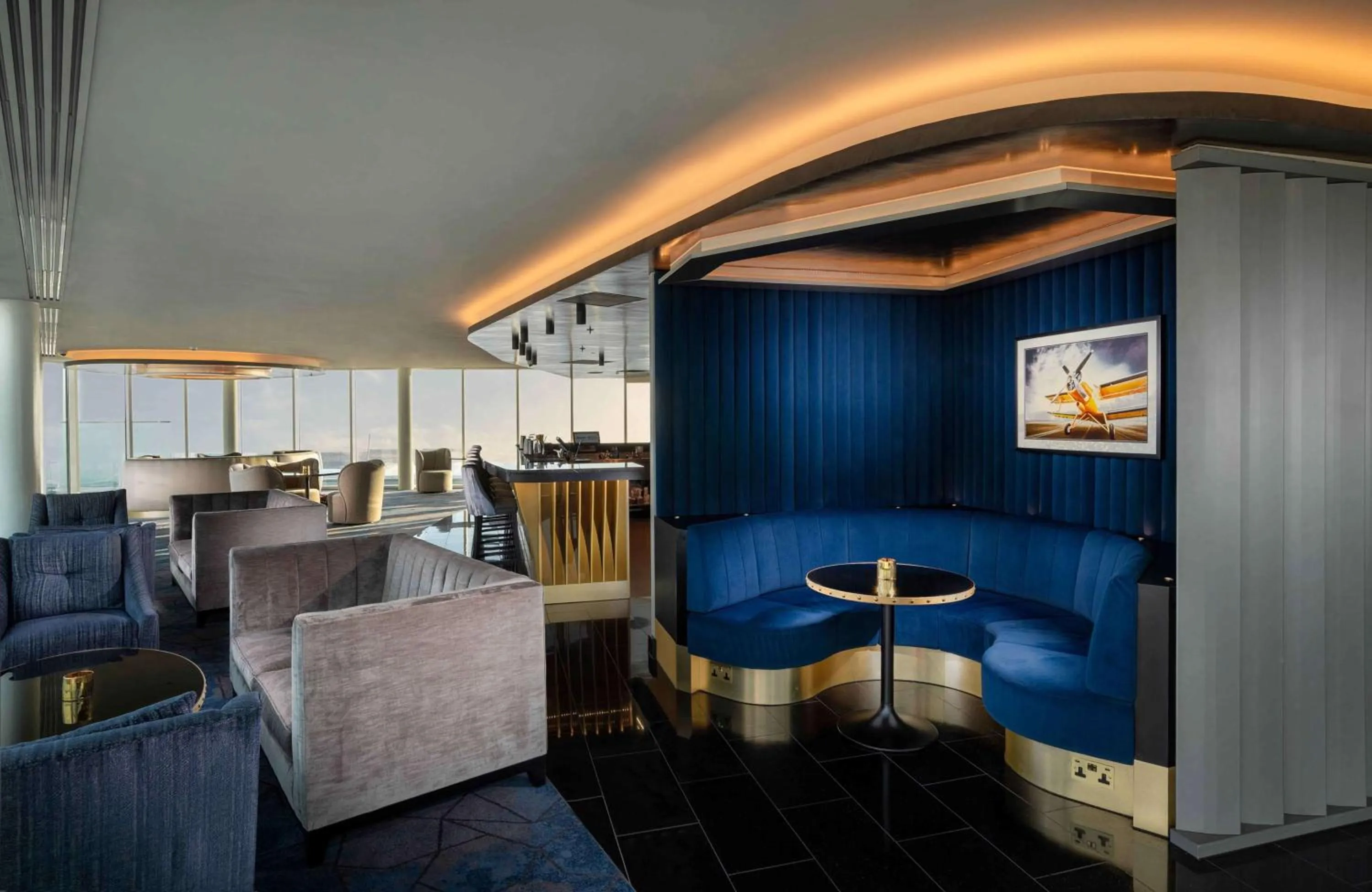 Lounge or bar in Hilton Garden Inn London Heathrow Terminal 2 and 3