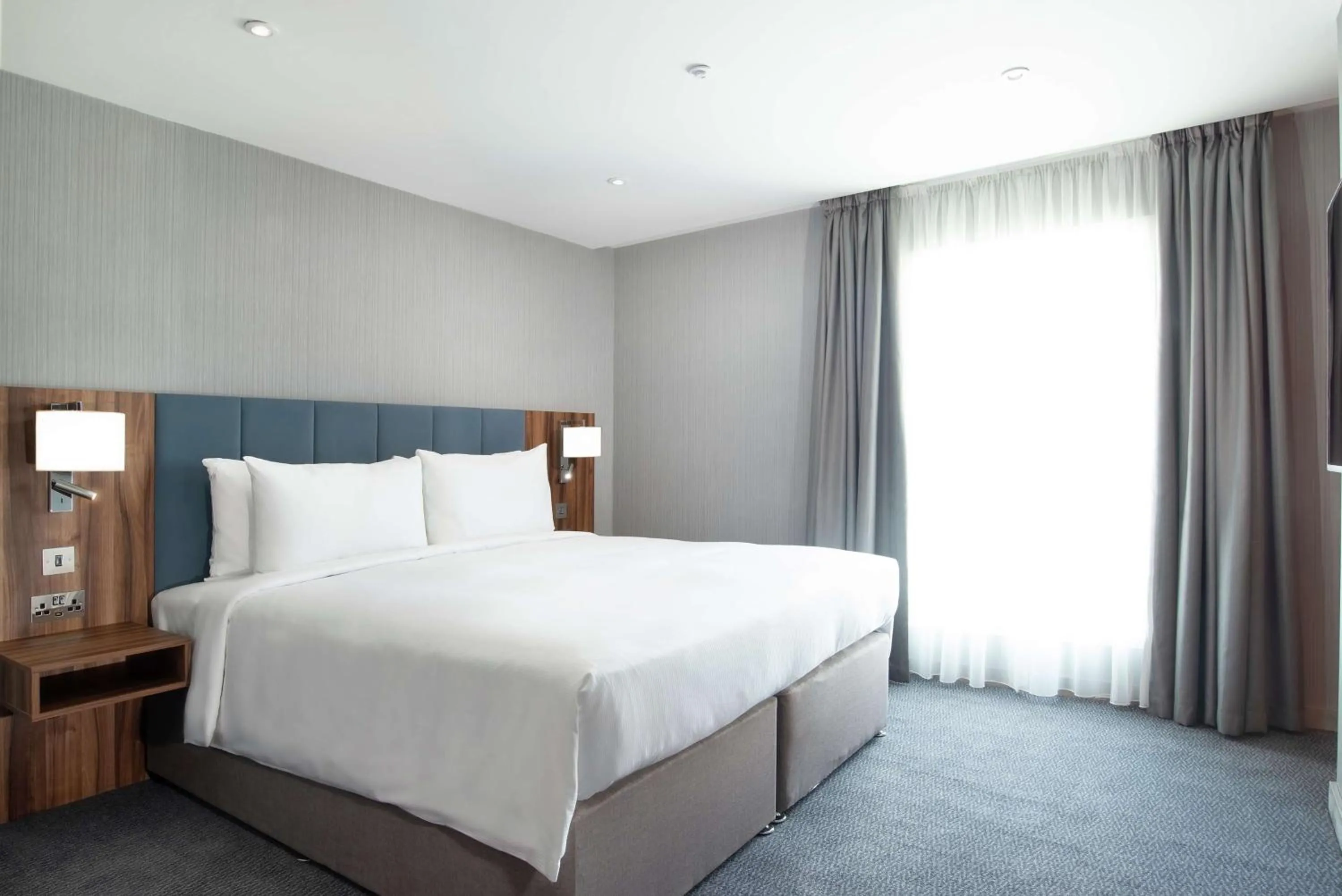 Bed in Hilton Garden Inn London Heathrow Terminal 2 and 3