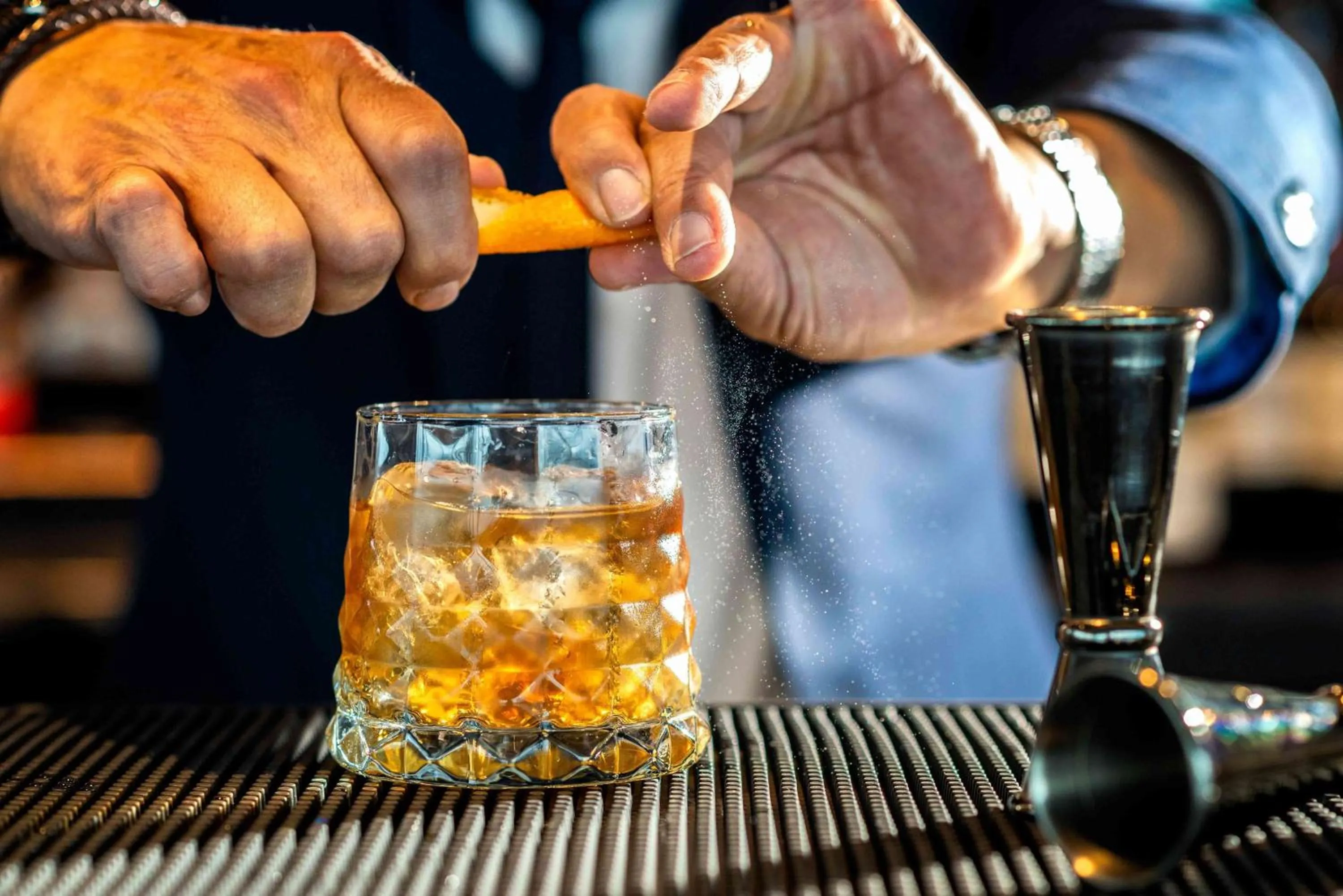 Lounge or bar in Hilton Garden Inn London Heathrow Terminal 2 and 3