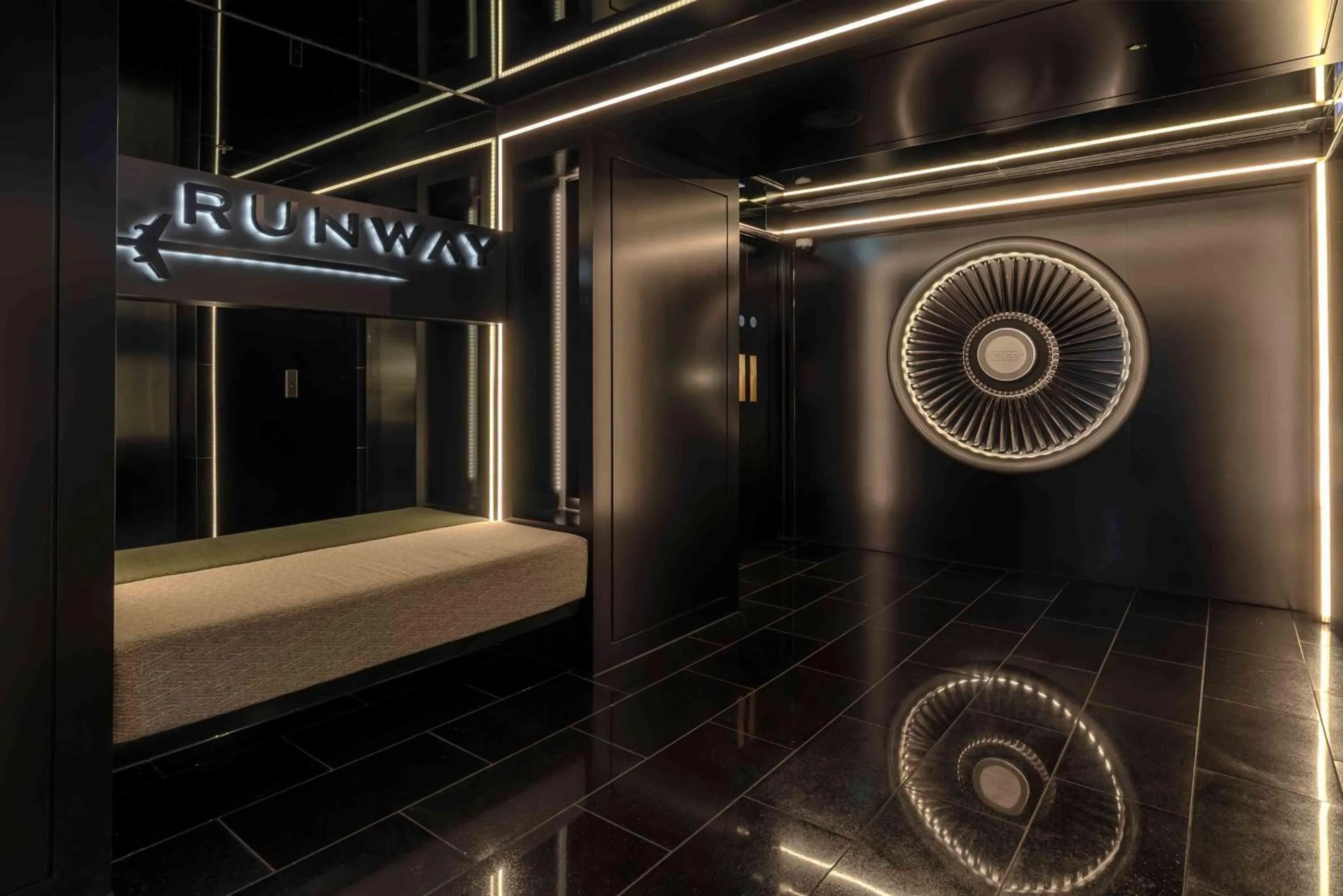 Lounge or bar in Hilton Garden Inn London Heathrow Terminal 2 and 3