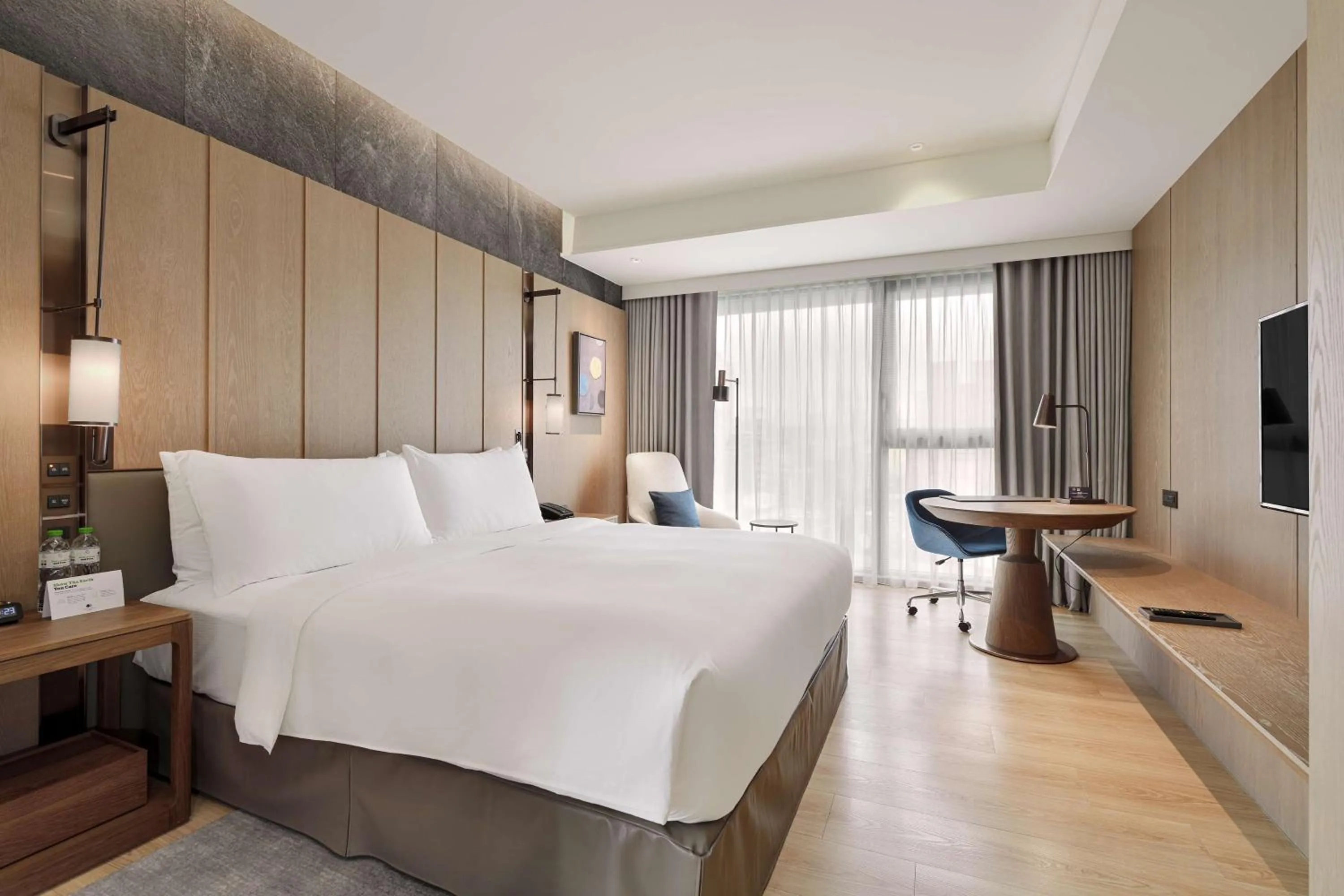 Bedroom, Bed in DoubleTree by Hilton Taipei Zhongshan