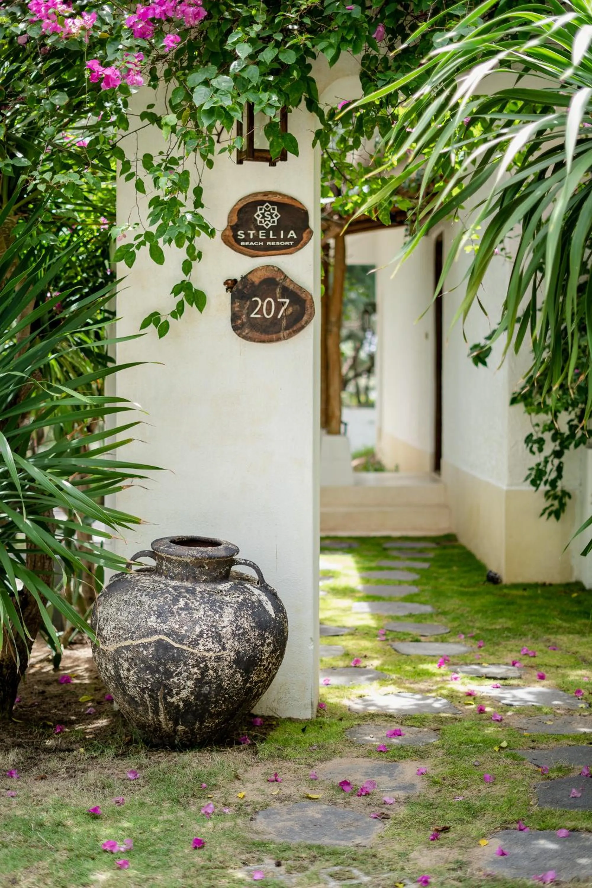 Facade/entrance in Stelia Beach Resort