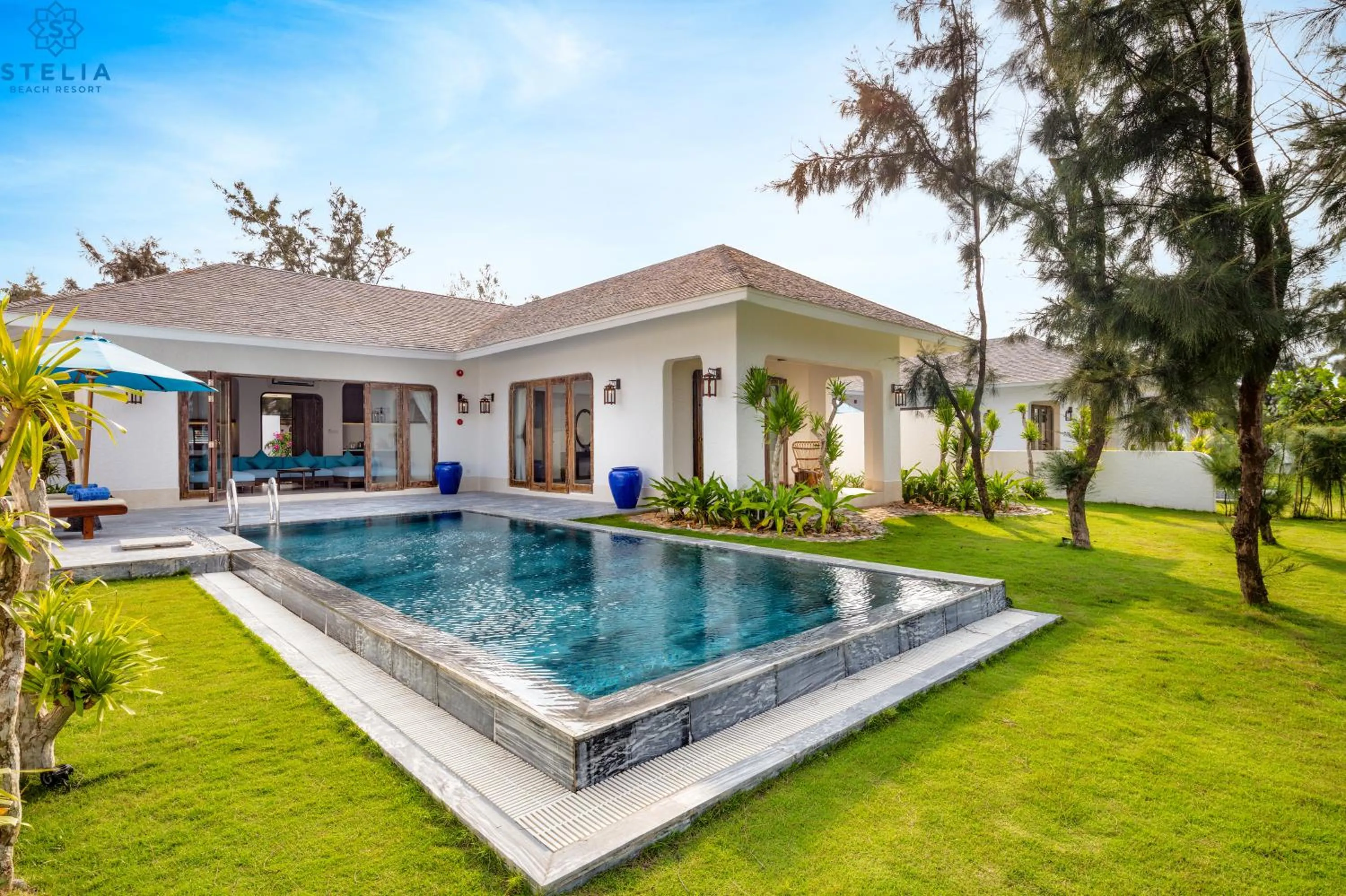 Swimming pool in Stelia Beach Resort