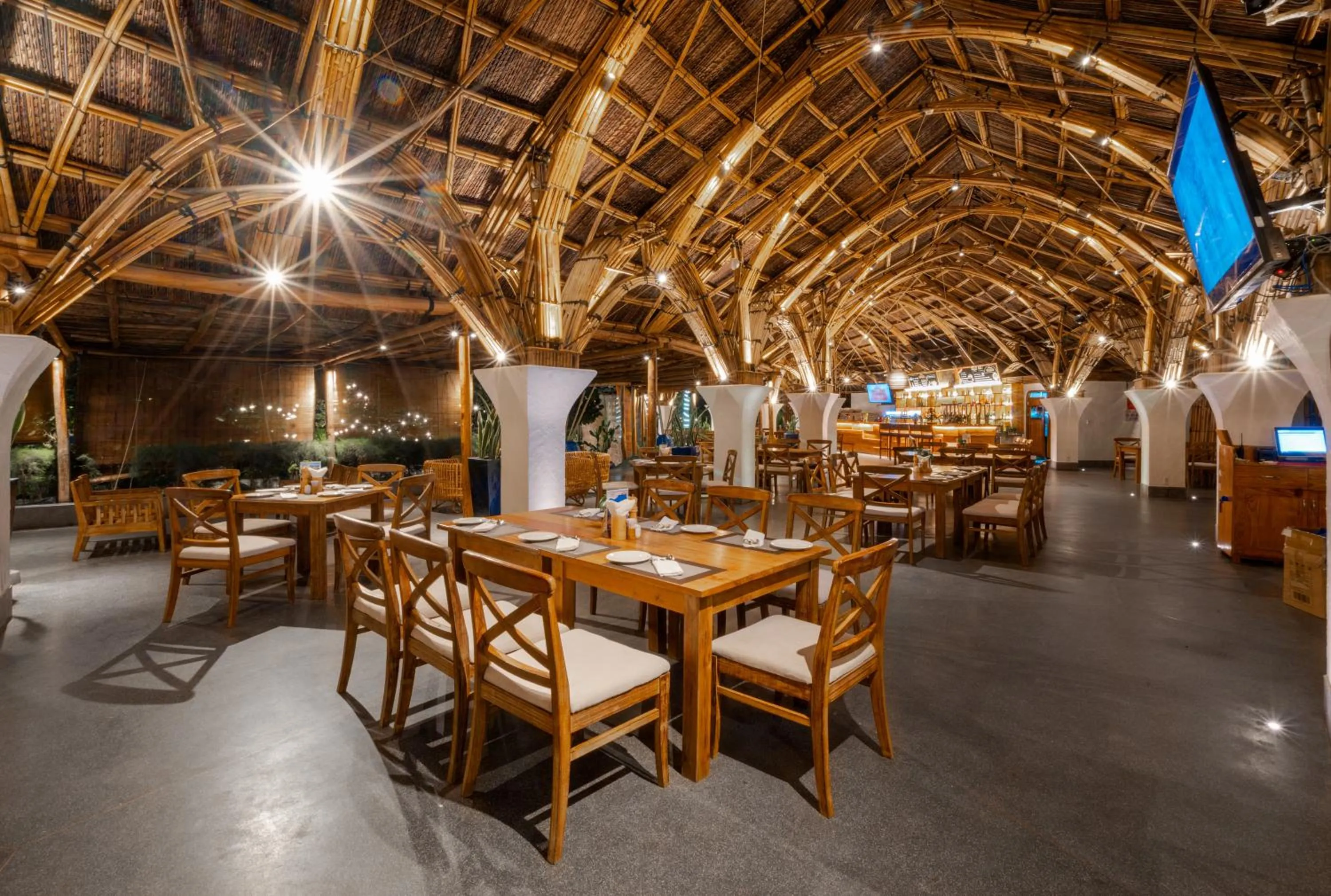 Restaurant/places to eat in Stelia Beach Resort