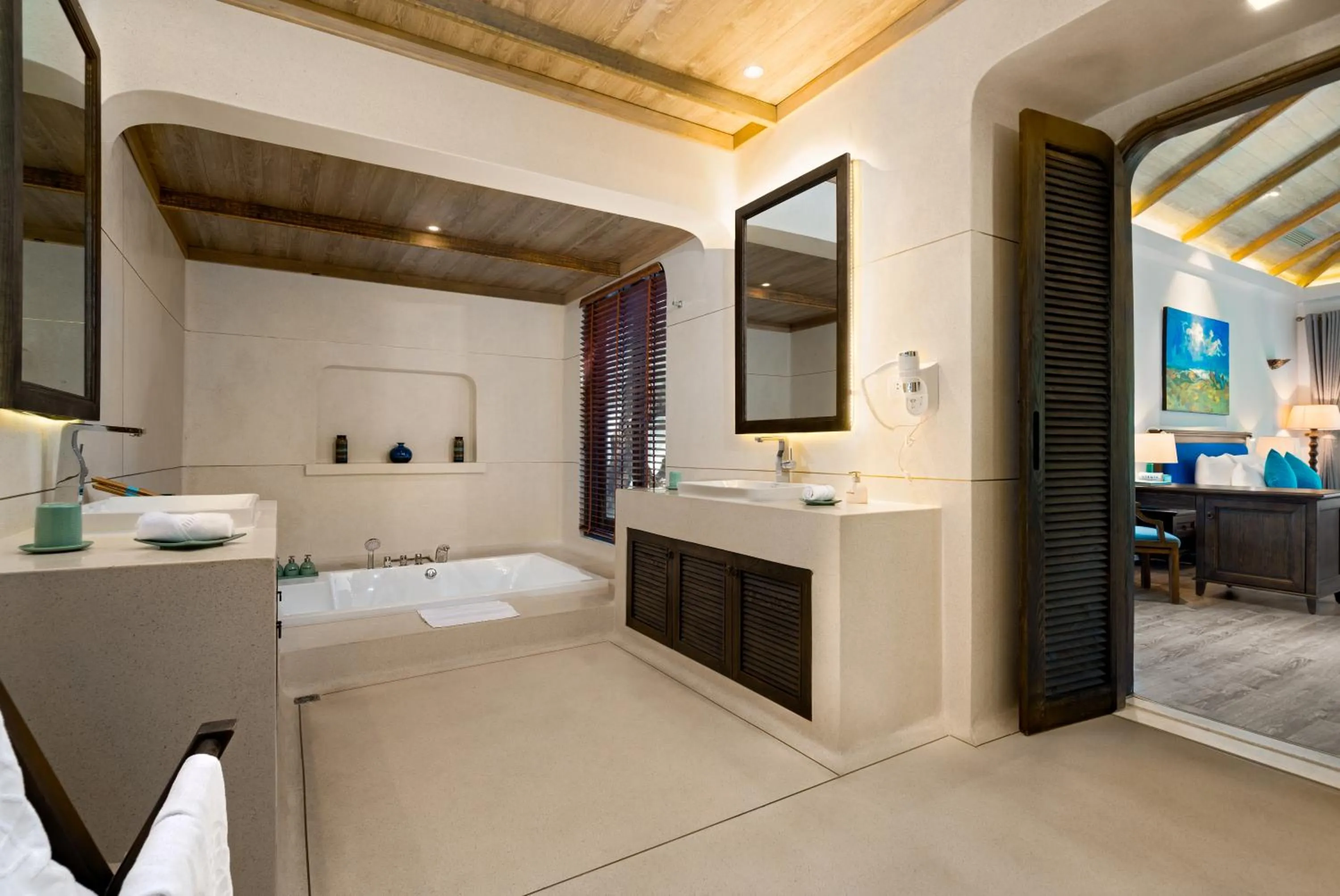 Bathroom, Bed in Stelia Beach Resort
