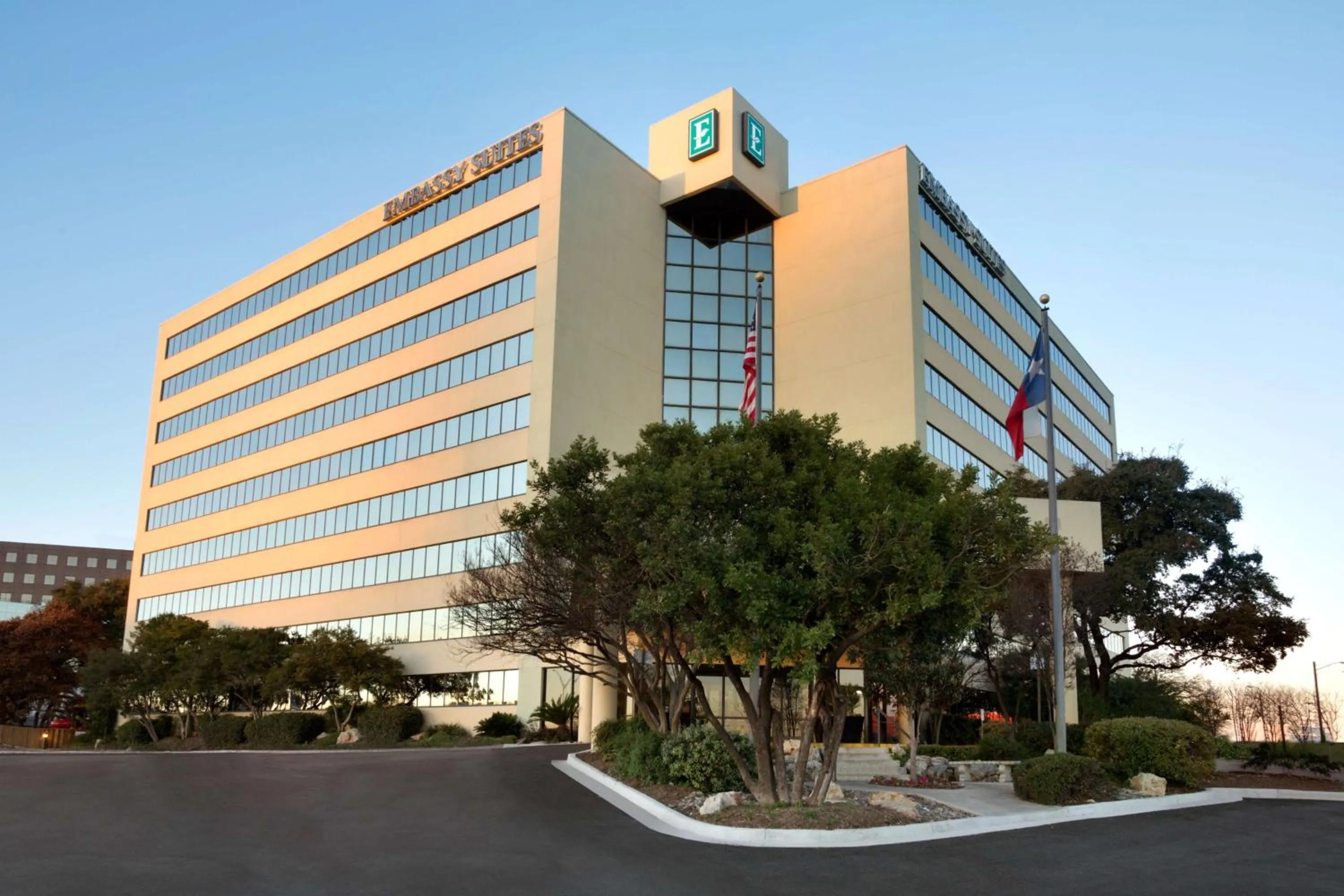 Property building in Embassy Suites San Antonio Airport