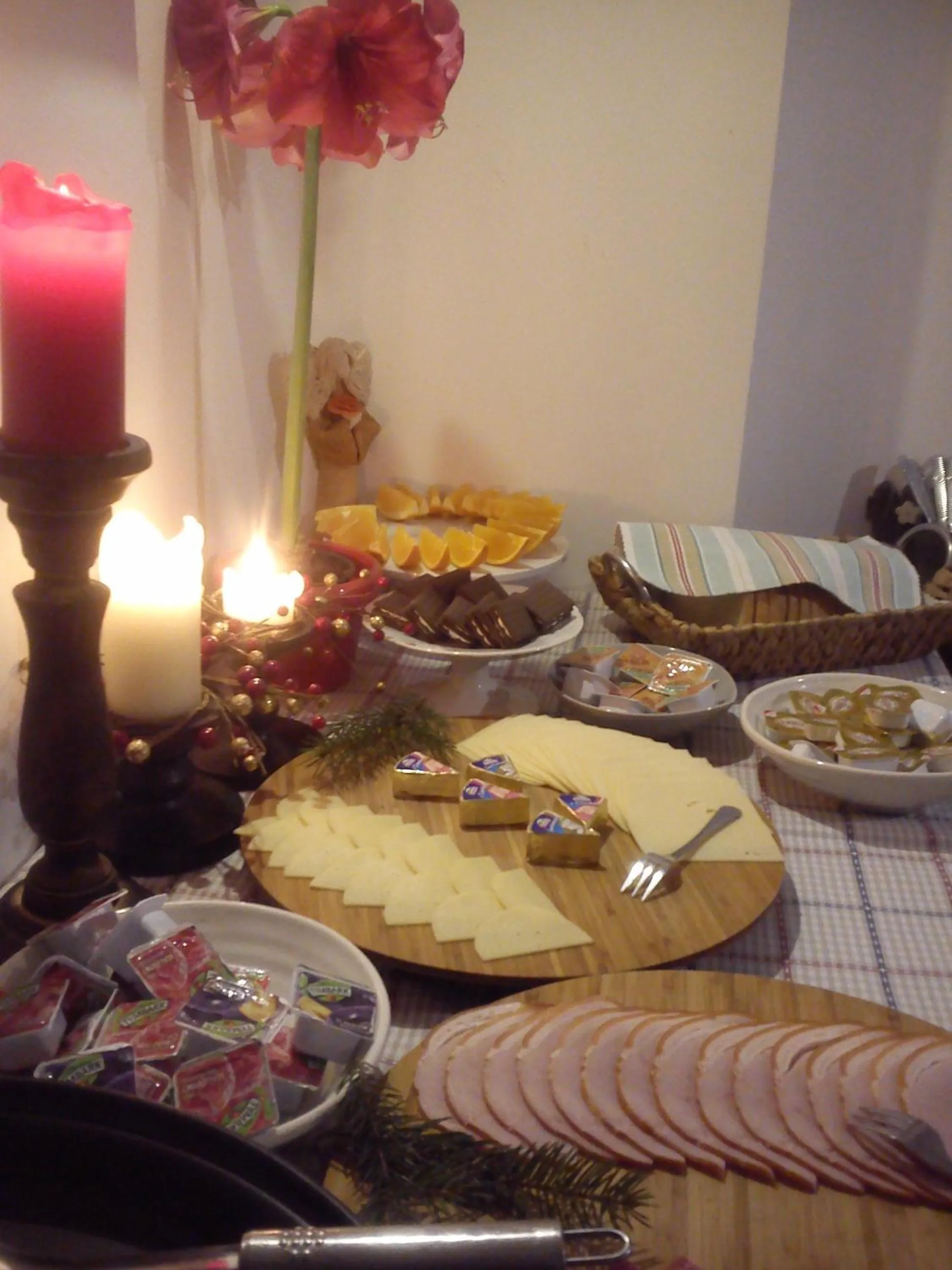 Buffet breakfast in Willa Pod Aniołem - Pokoje Gościnne & Apartamenty z widokiem na góry