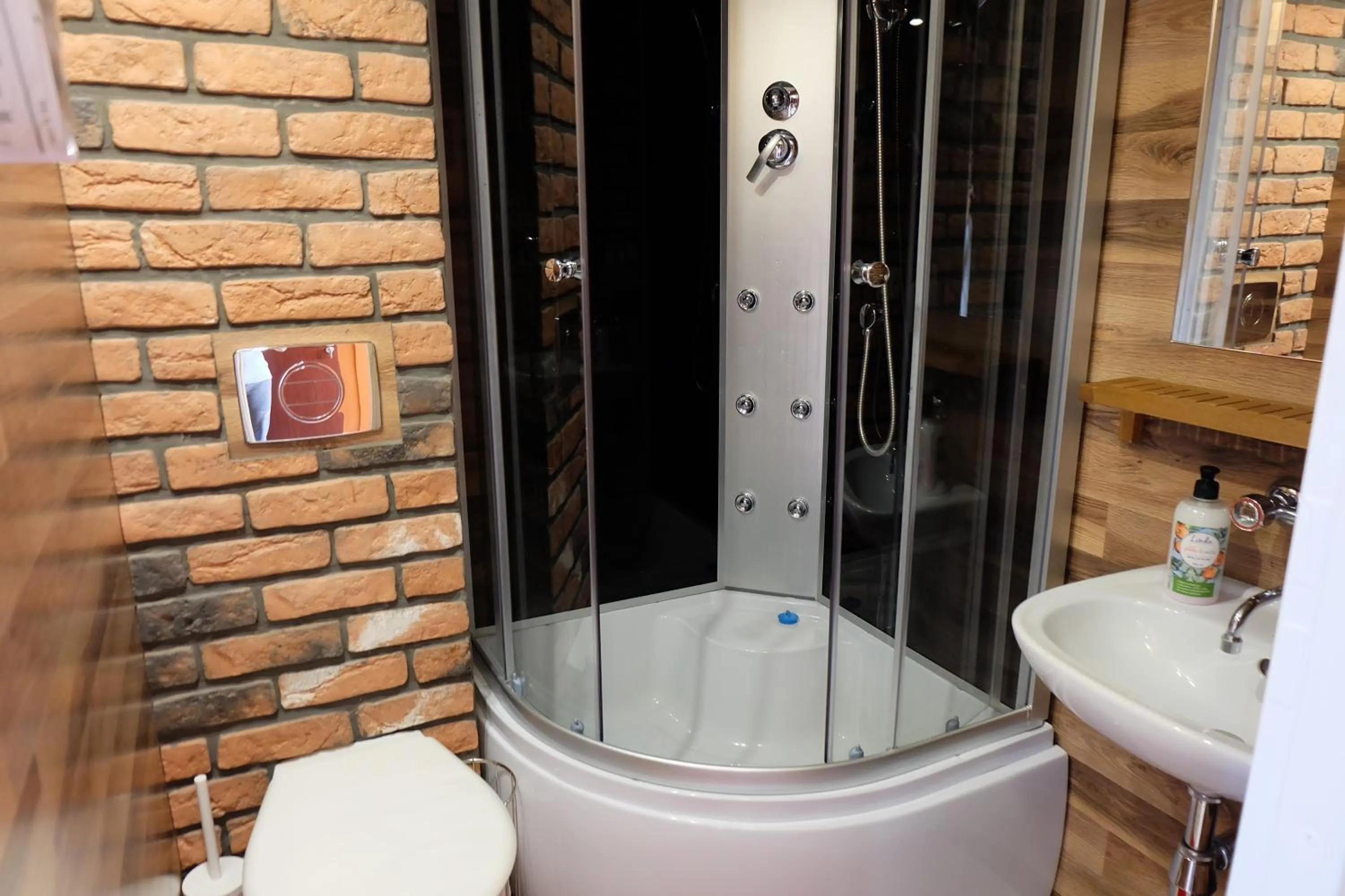 Bathroom in Willa Pod Aniołem - Pokoje Gościnne & Apartamenty z widokiem na góry