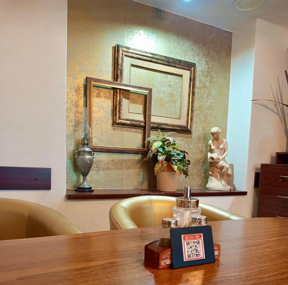 Restaurant/places to eat in Hotel Montenegro