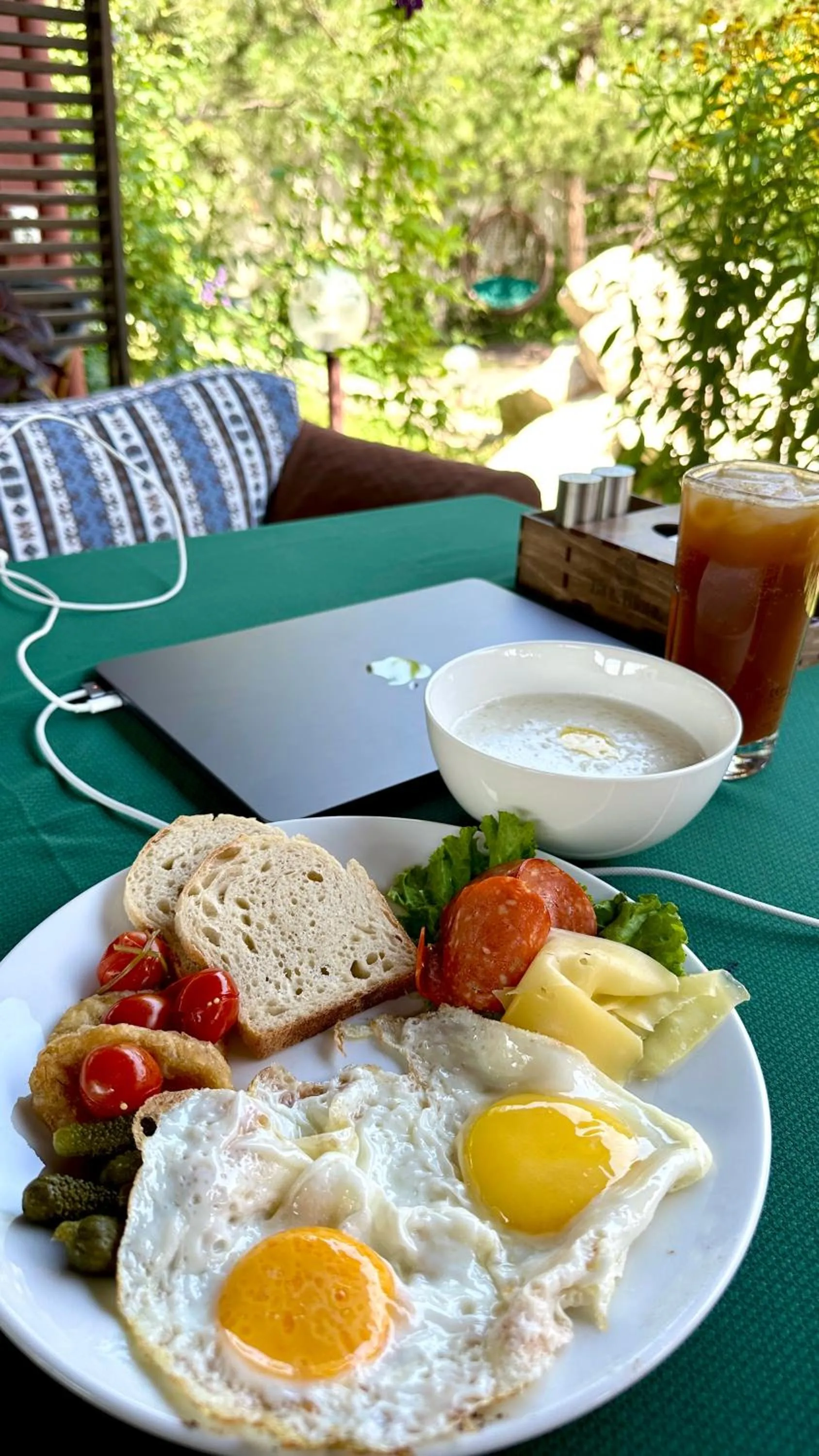 Restaurant/places to eat in Tian-Shan Hotel