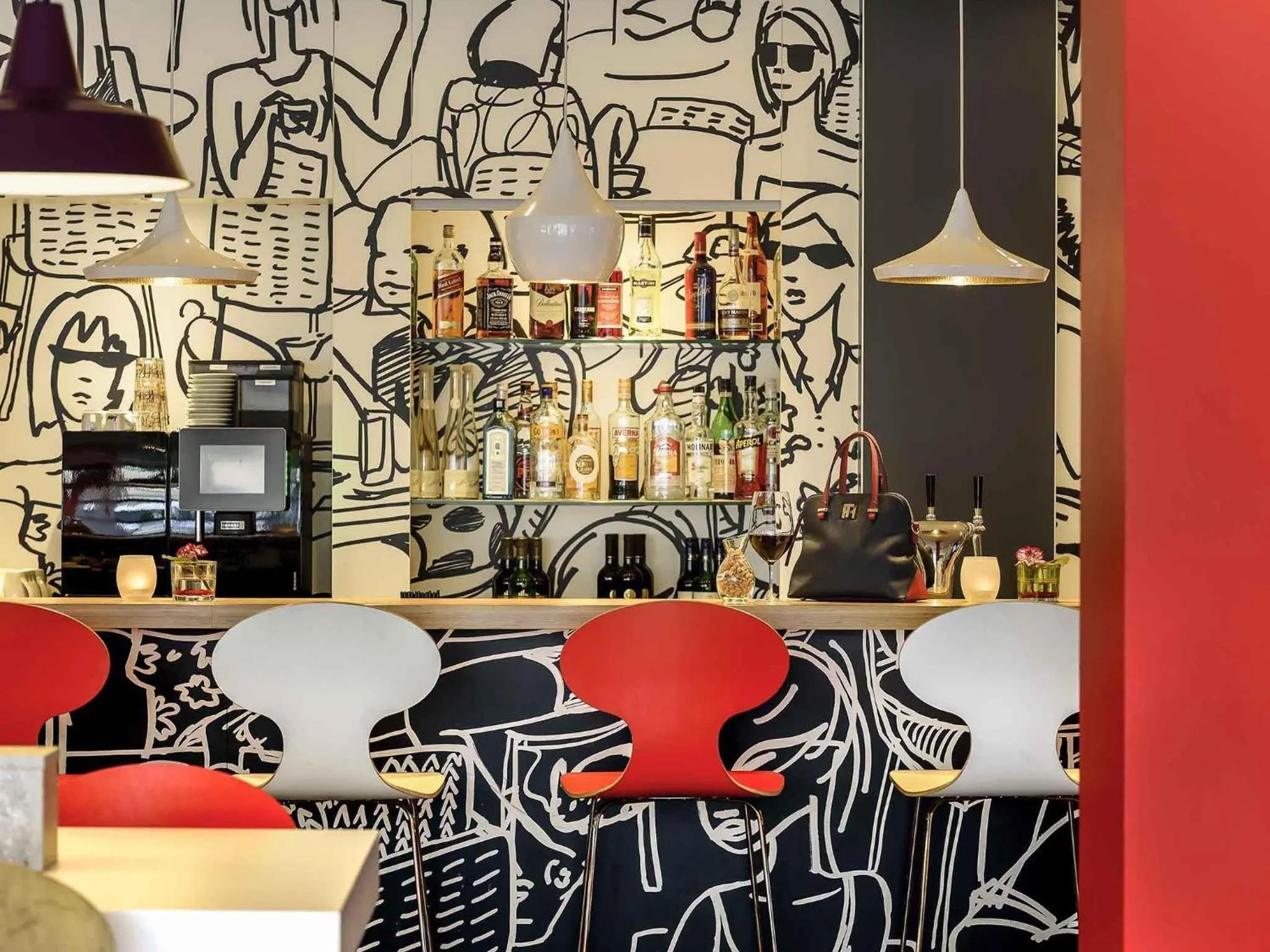 Lounge or bar in ibis Nürnberg City am Plärrer