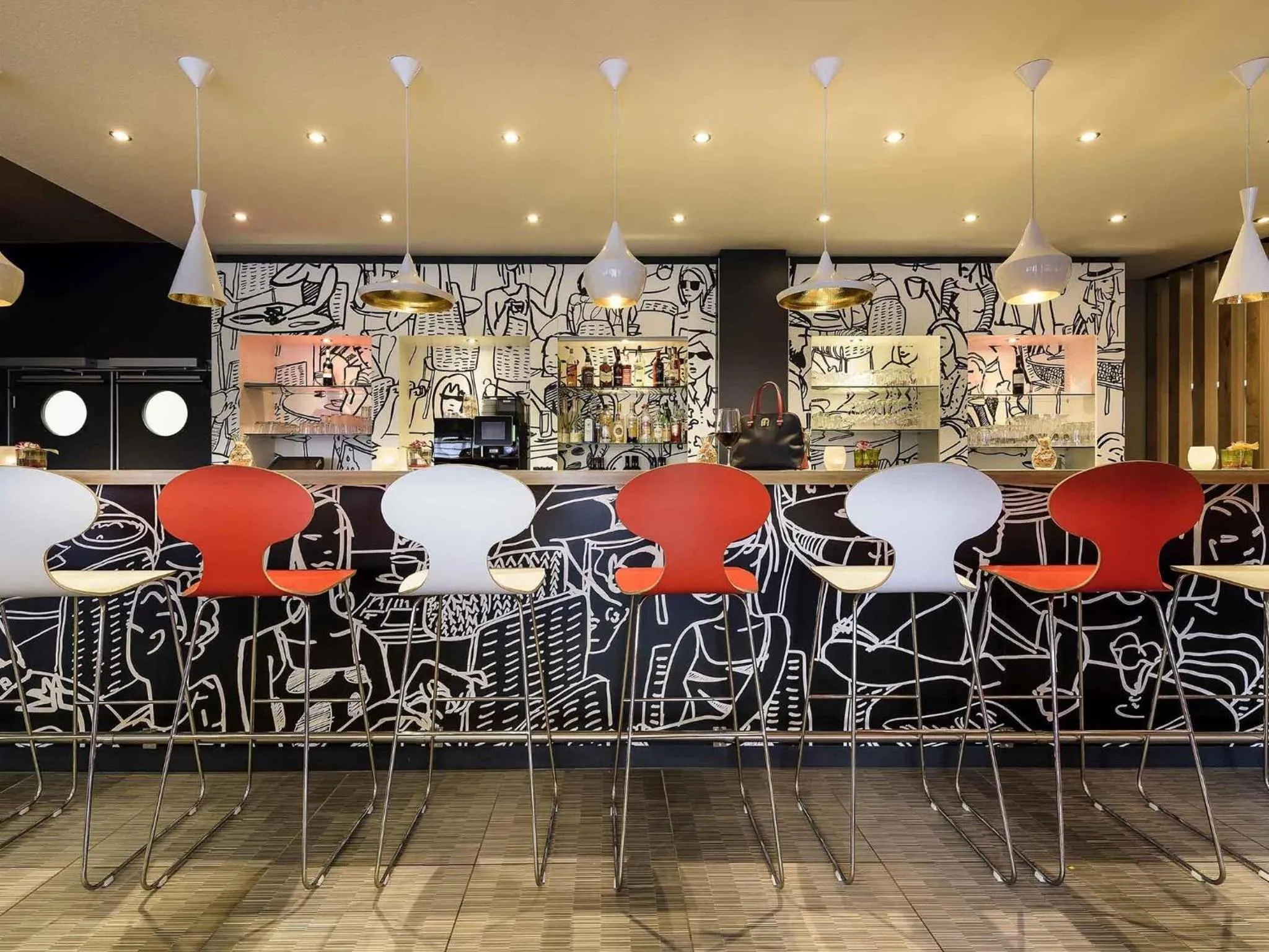 Lounge or bar in ibis Nürnberg City am Plärrer