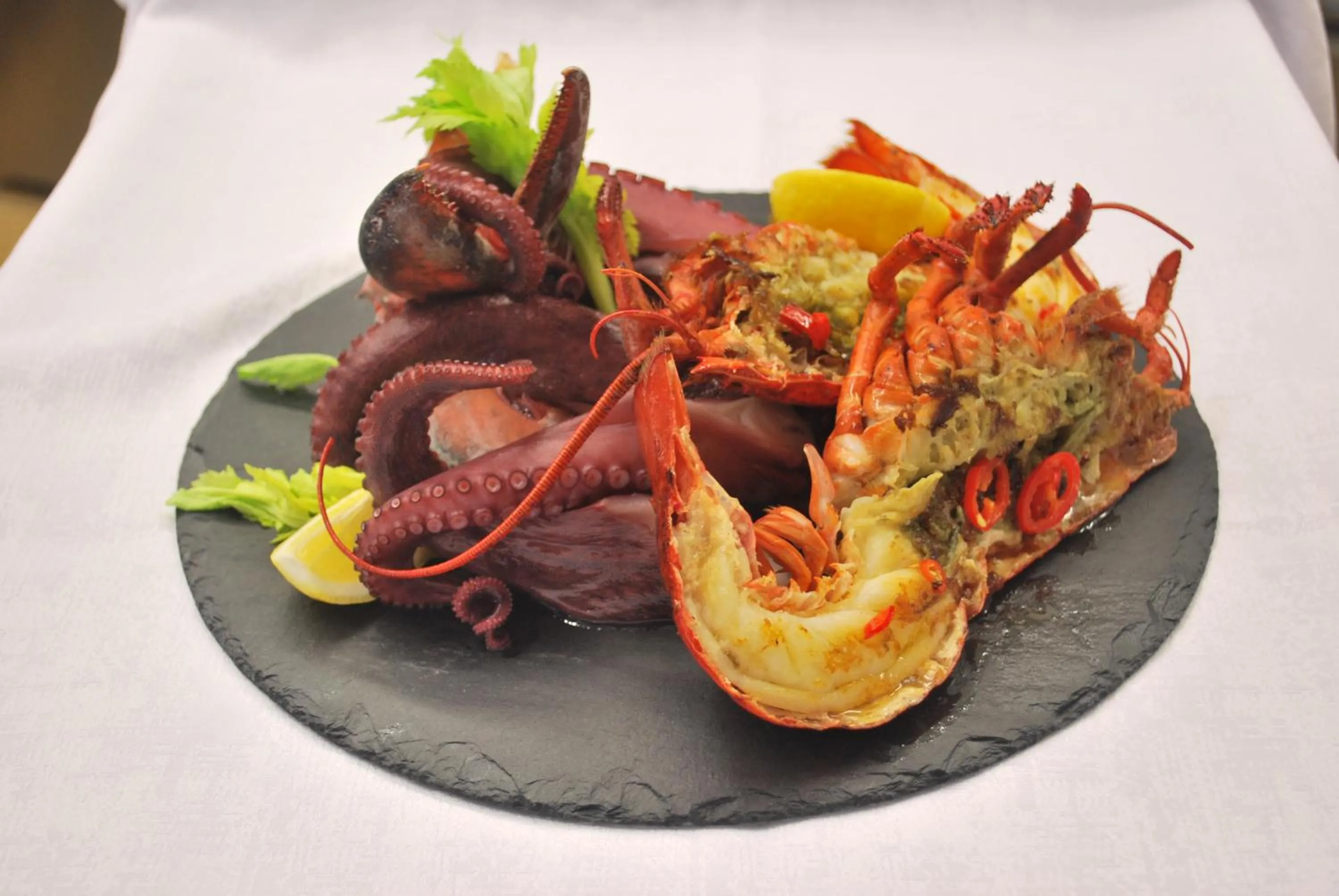 Restaurant/places to eat in Hotel Arena