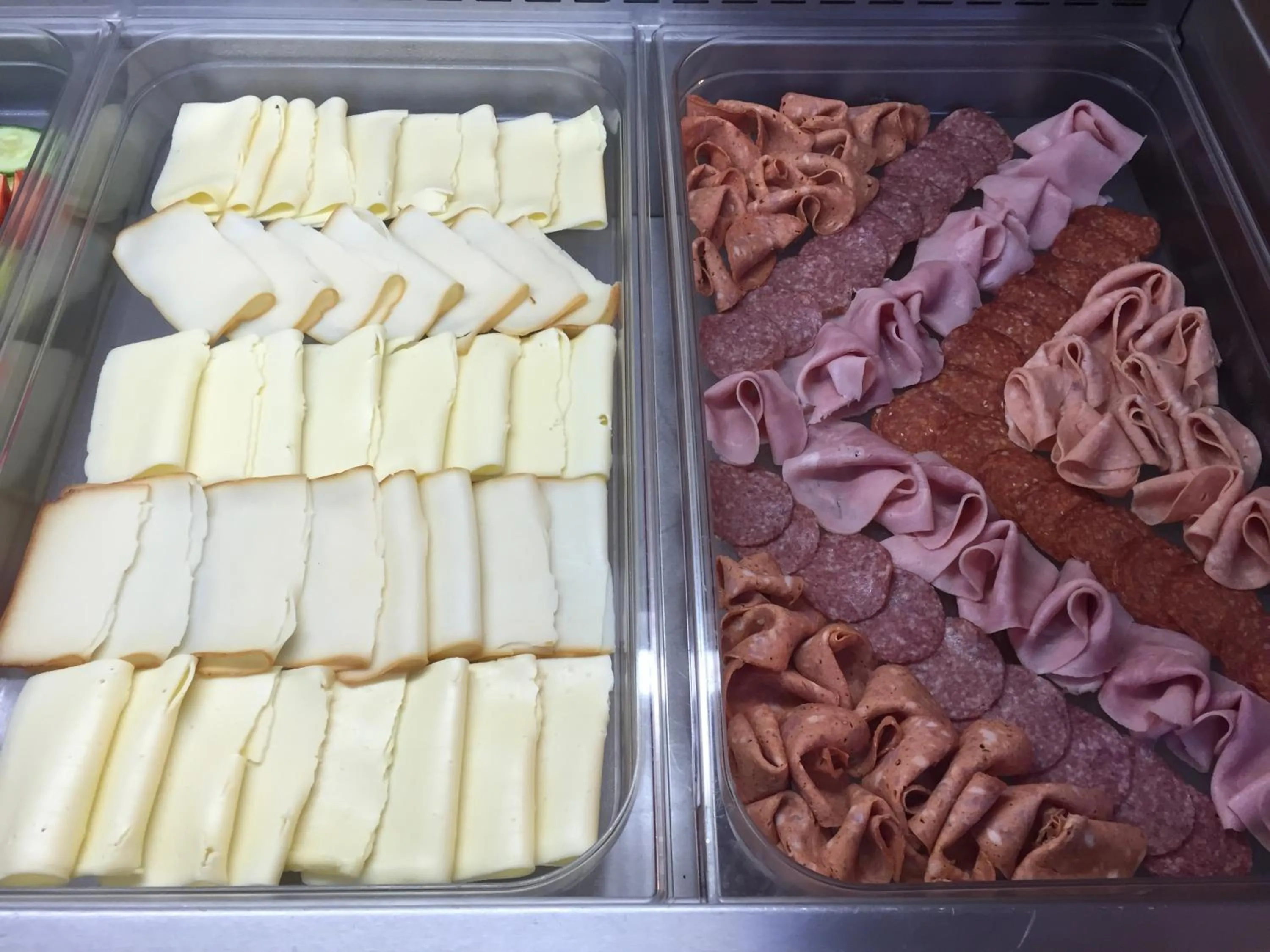 Restaurant/places to eat in Hotel Arena