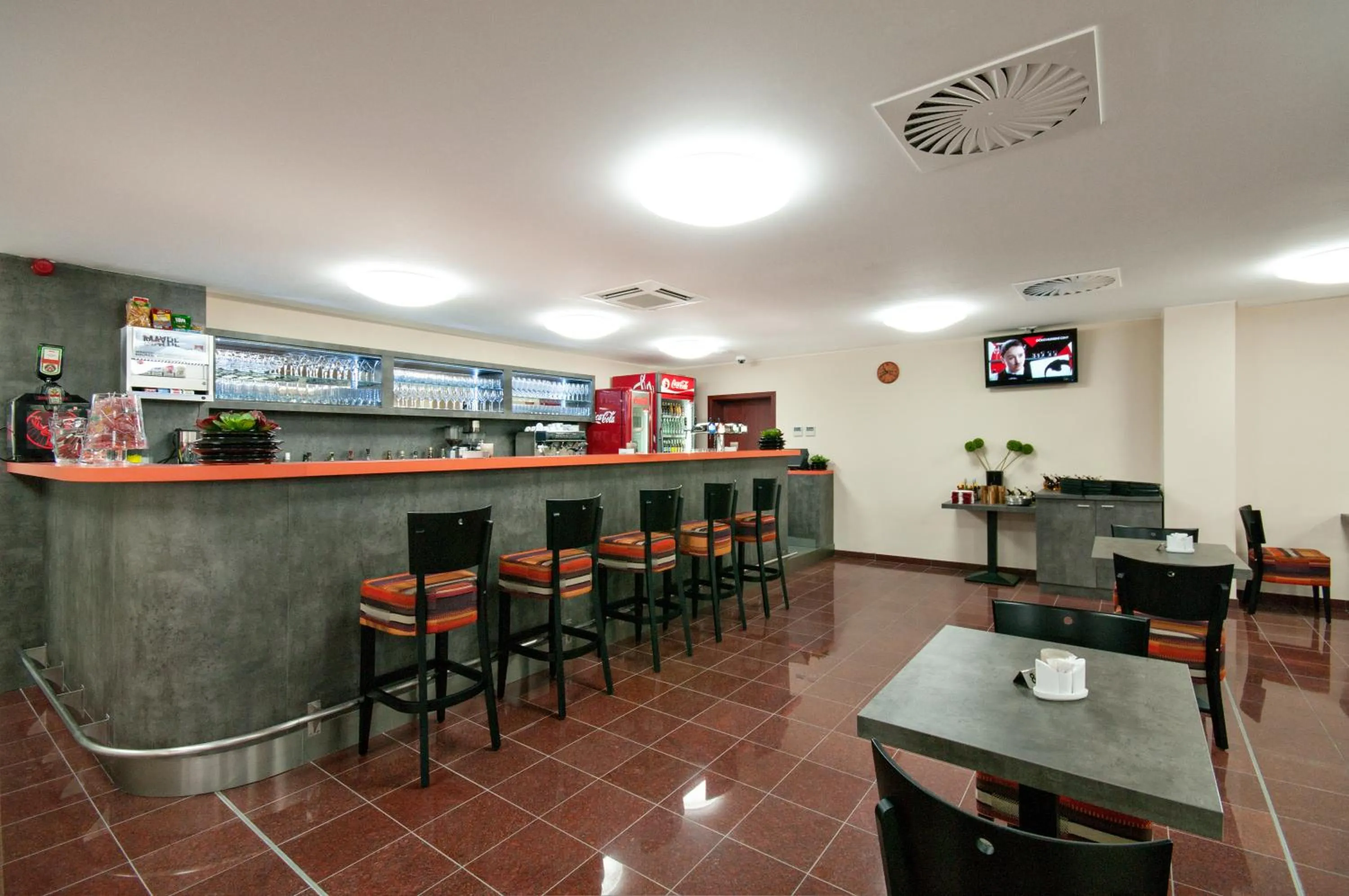 Restaurant/places to eat in Hotel Arena