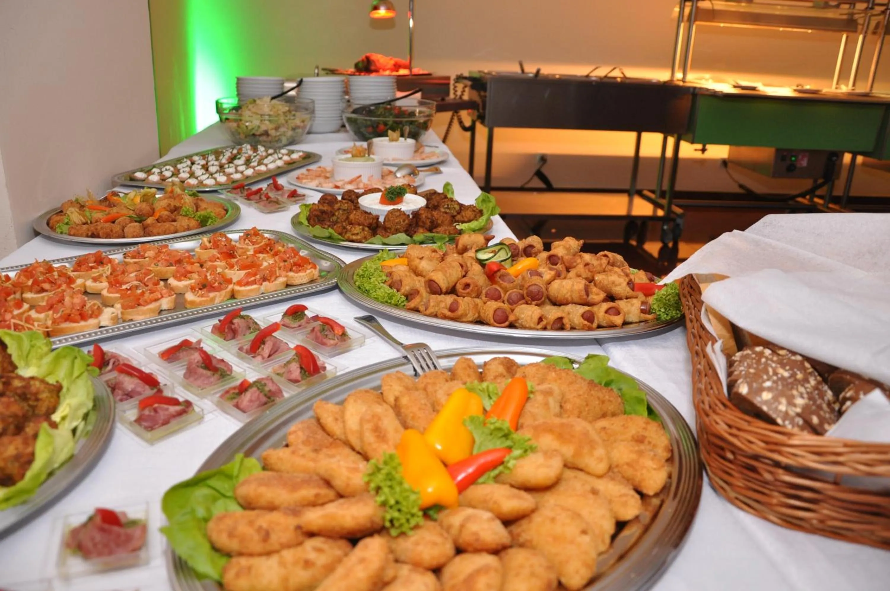 Restaurant/places to eat in Hotel Arena