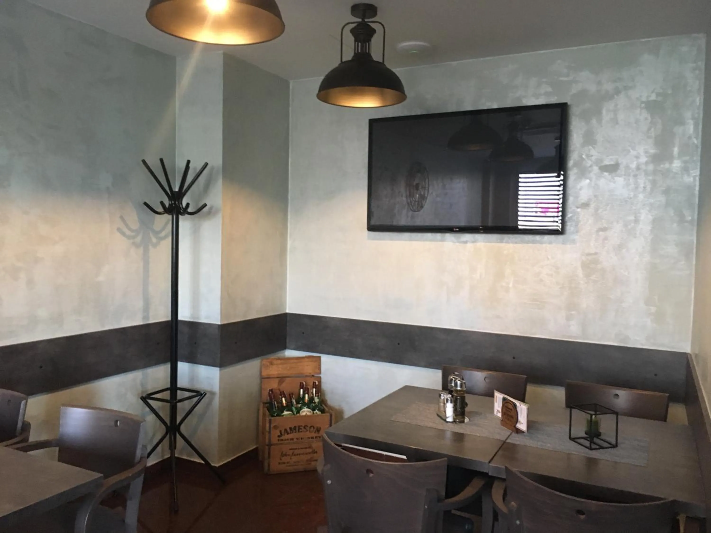 Restaurant/places to eat in Hotel Arena