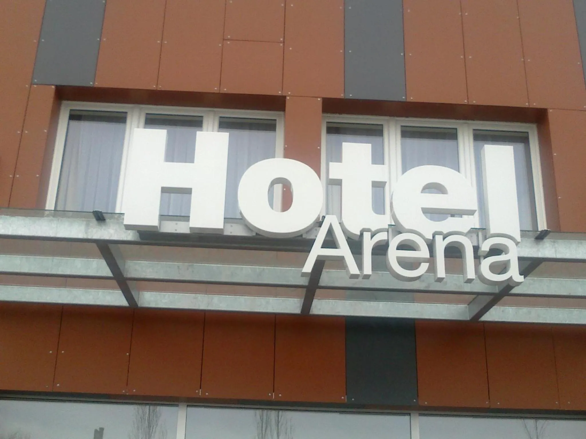 Facade/entrance in Hotel Arena